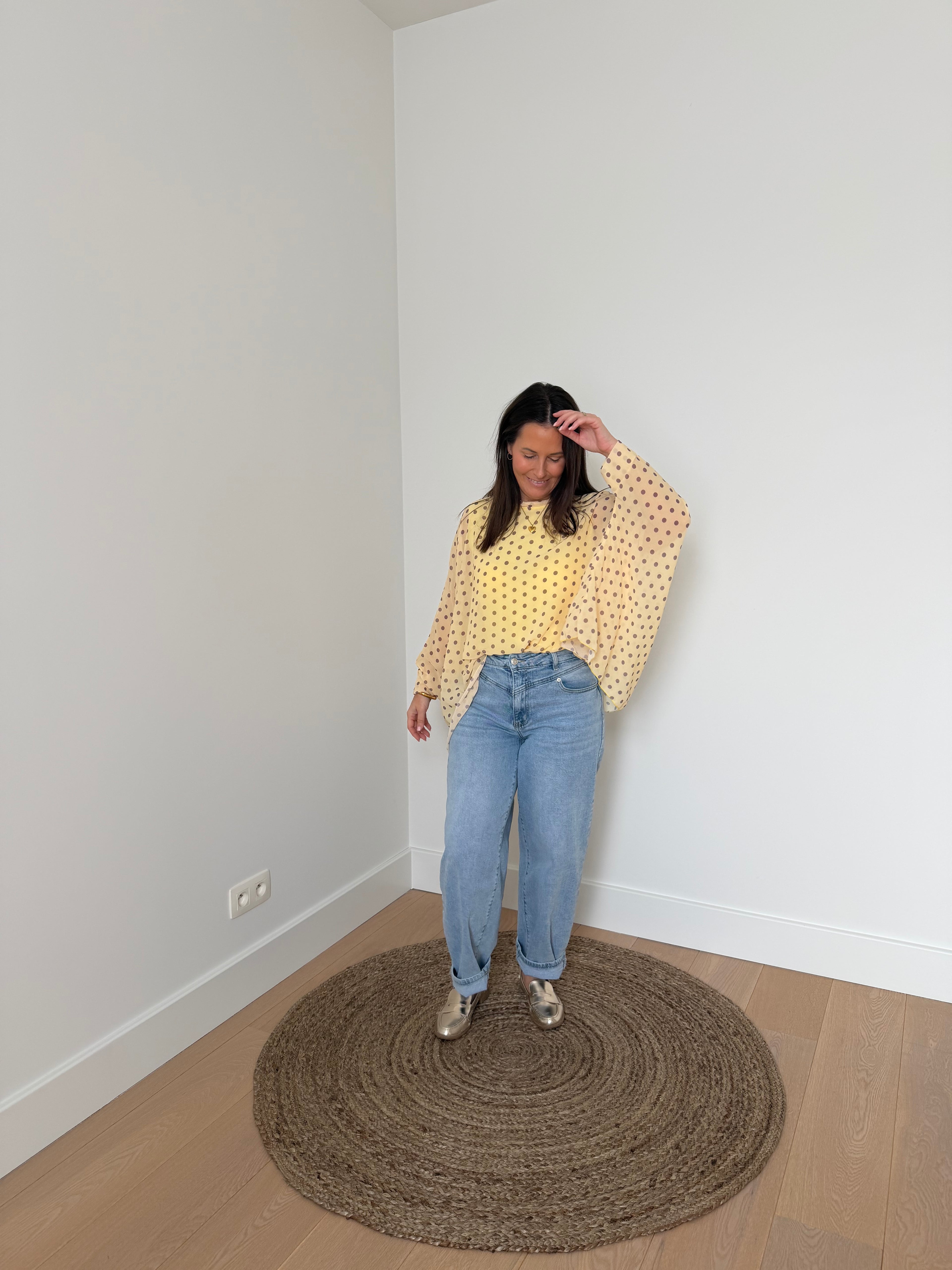 Polka dot blouse geel