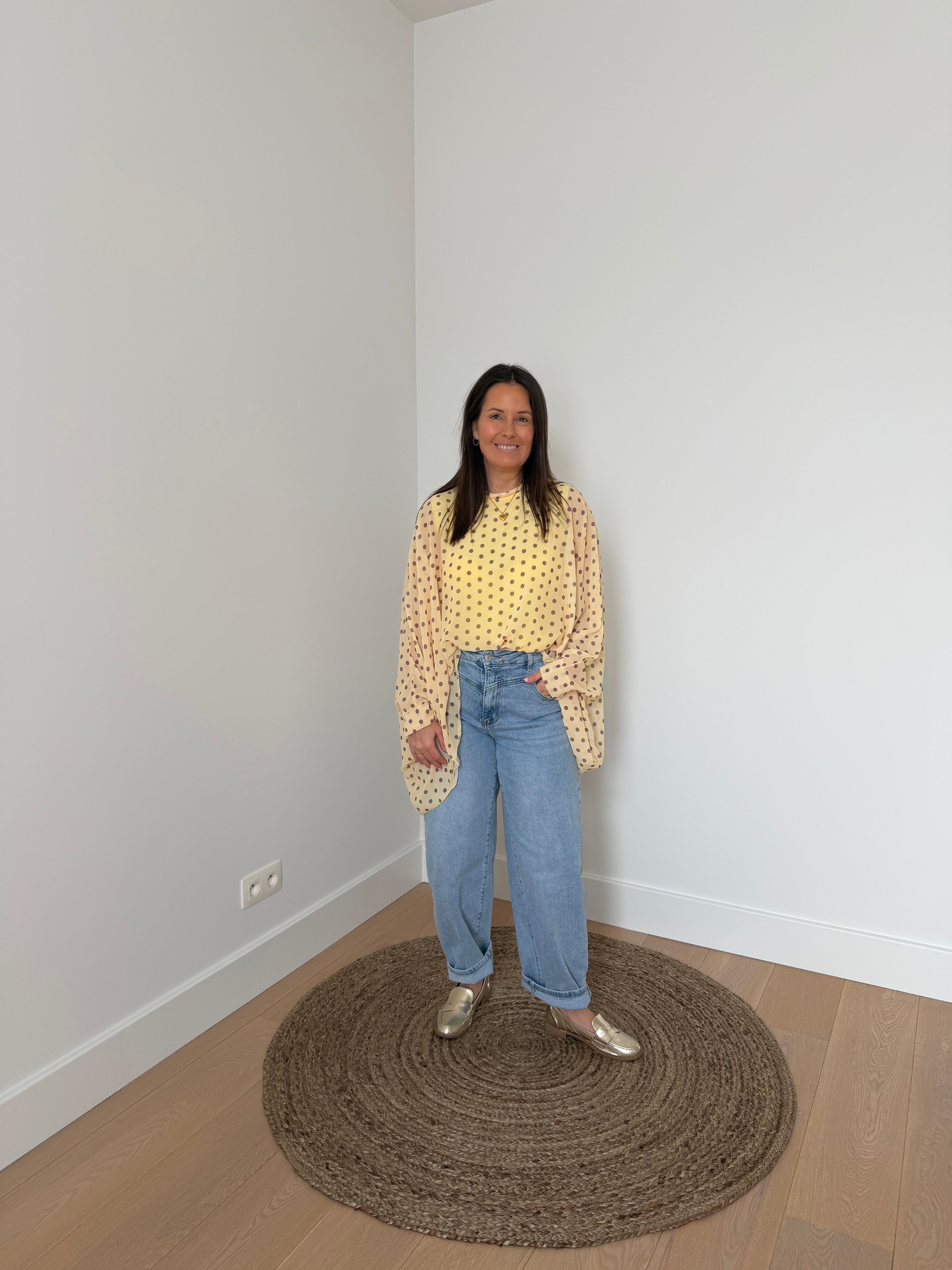 Polka dot blouse geel