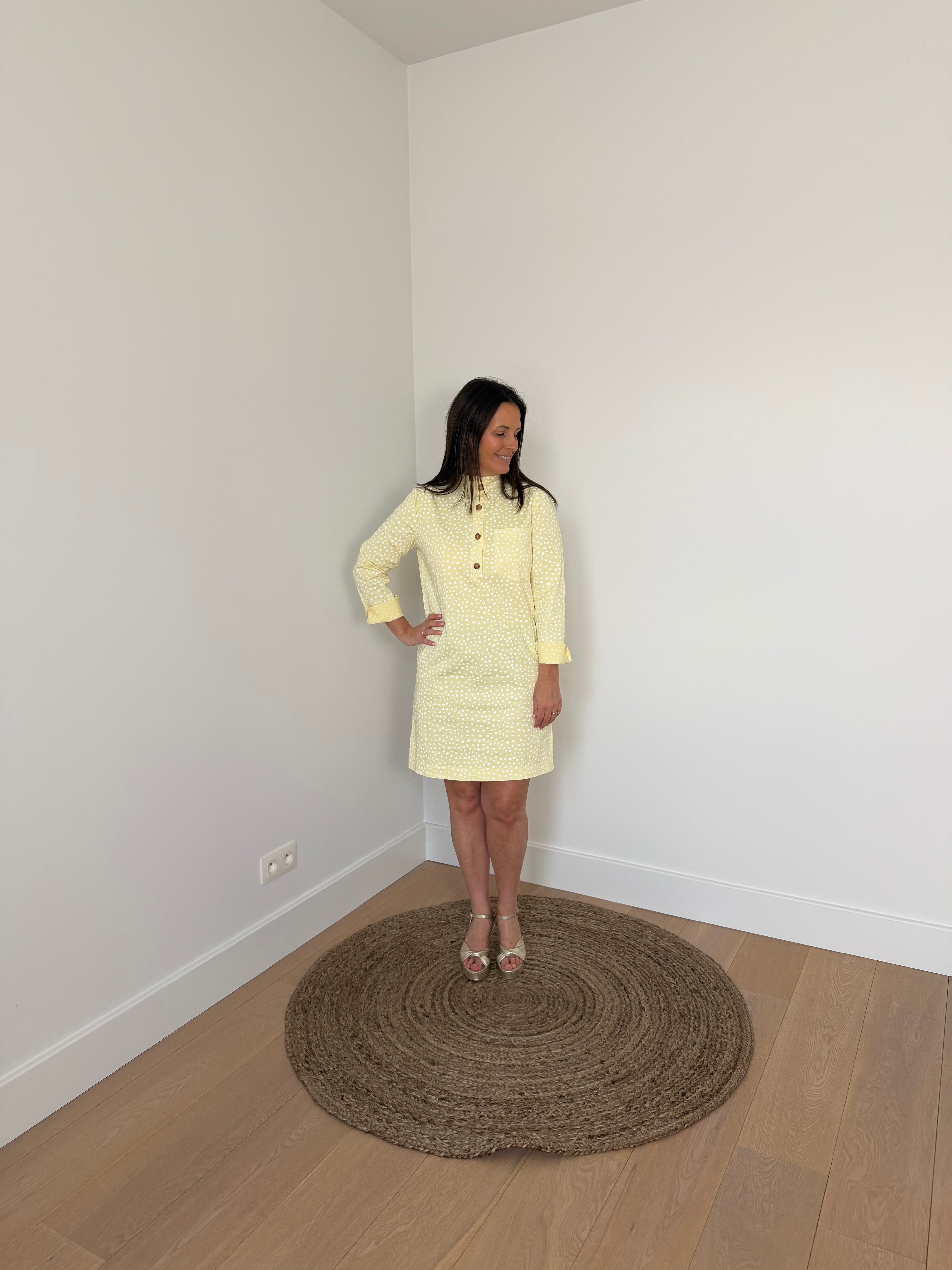 Lichtgele jurk met witte stippen met lange mouwen - My Dressing