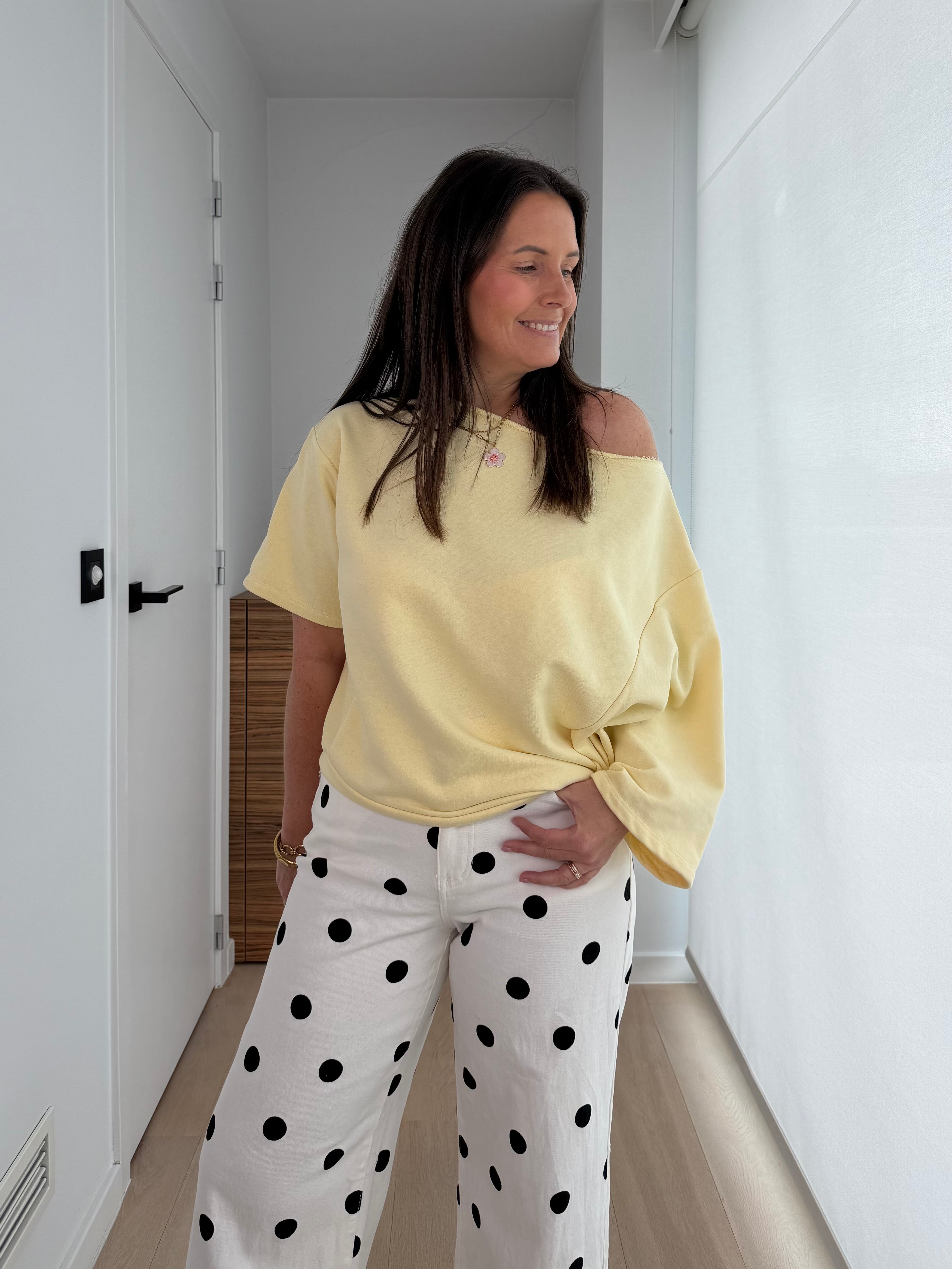 Veelzijdige dames sweater draagbaar als boothals of off shoulder top