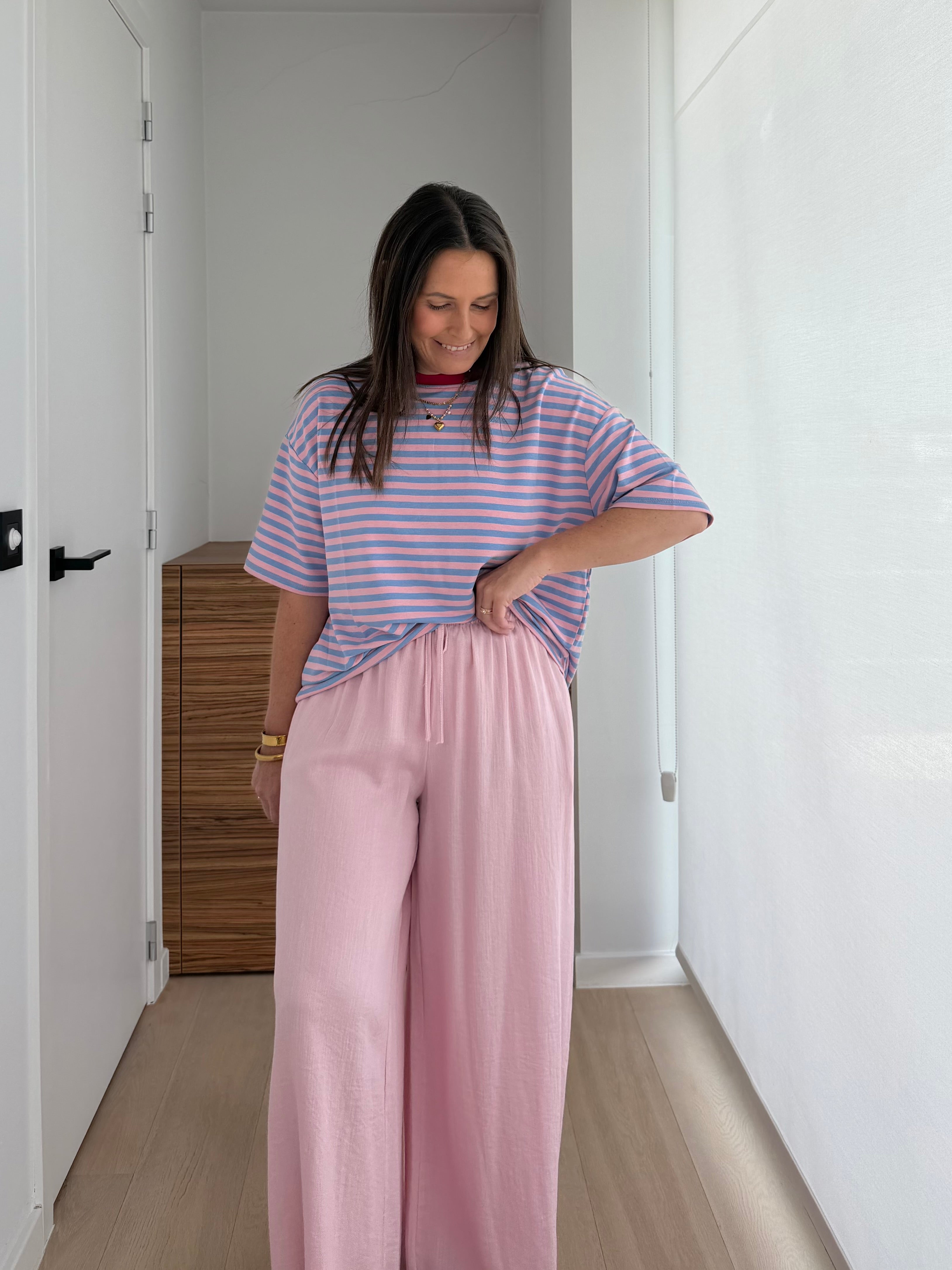 Casual gestreepte T-shirt in roze en blauw met losse comfortabele fit