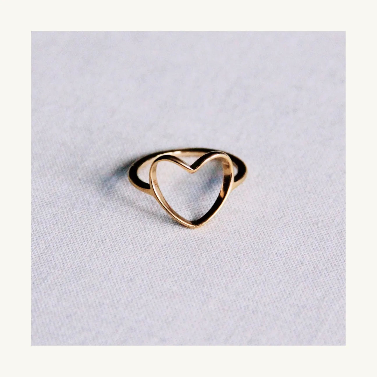 Statement ring dames – goudkleurige stainless steel ring maat 8 bij My Dressing