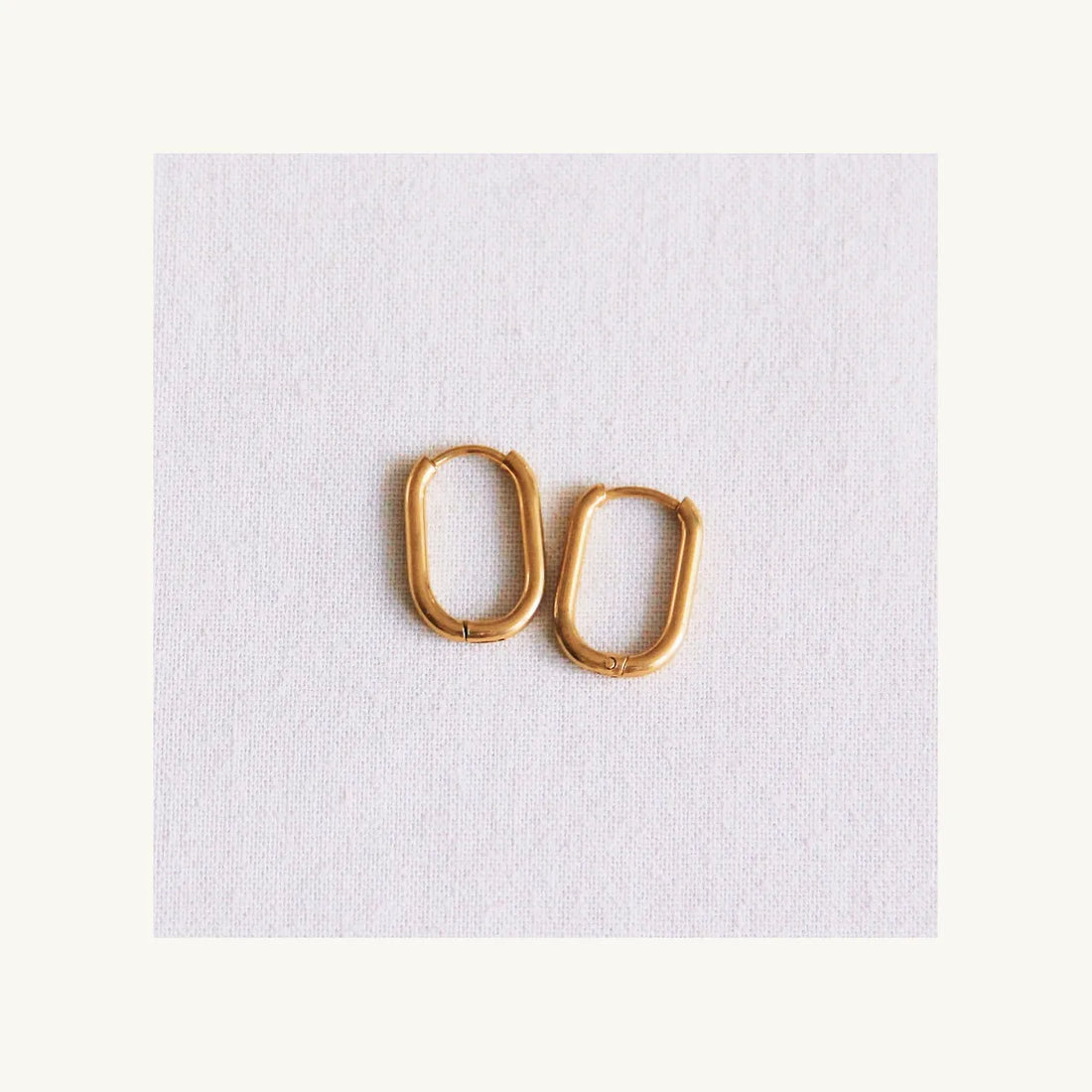Oval earrings Bazou