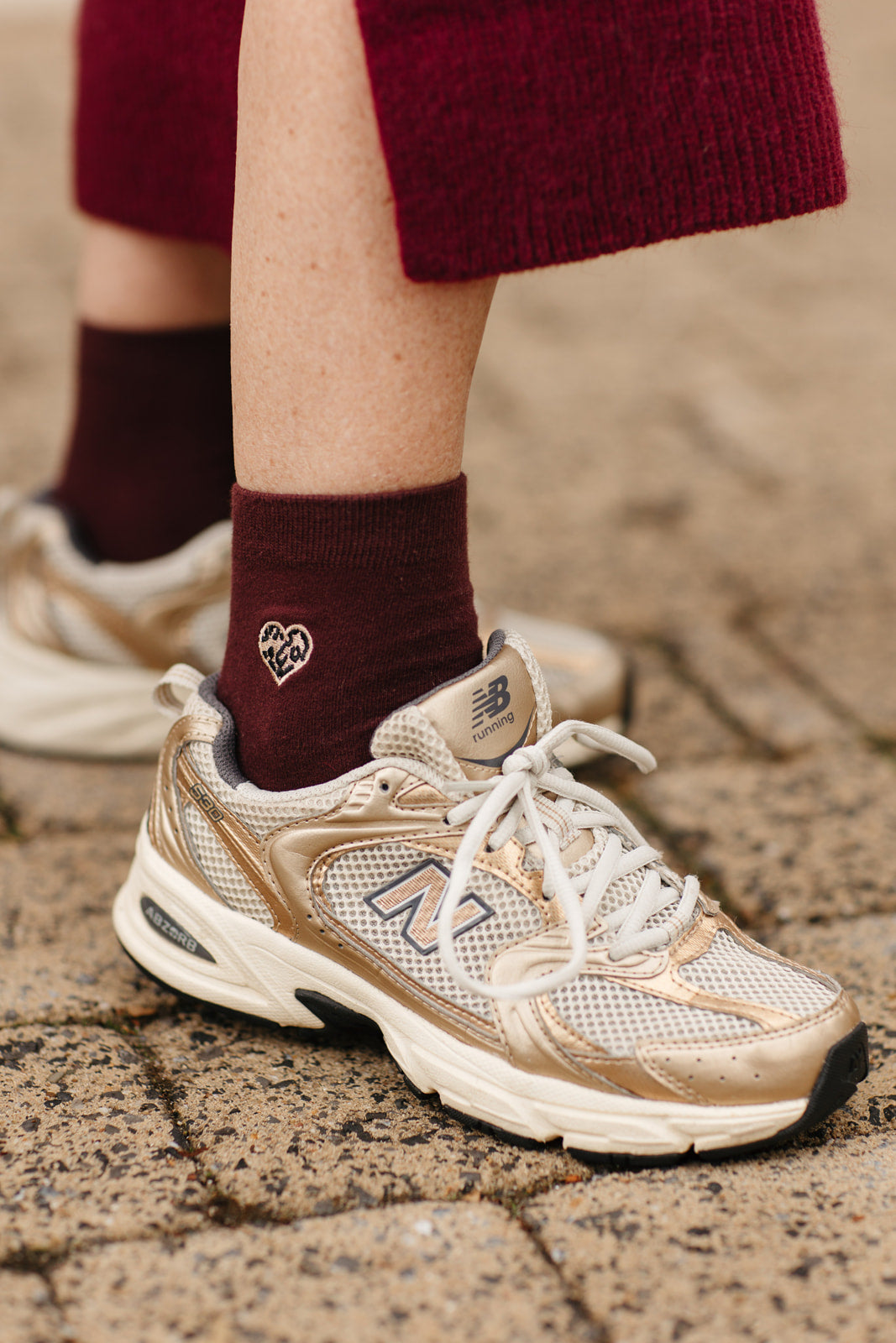 Dames sokken katoen – stijlvolle sokken in burgundy of chocoladebruin met leopard print detail