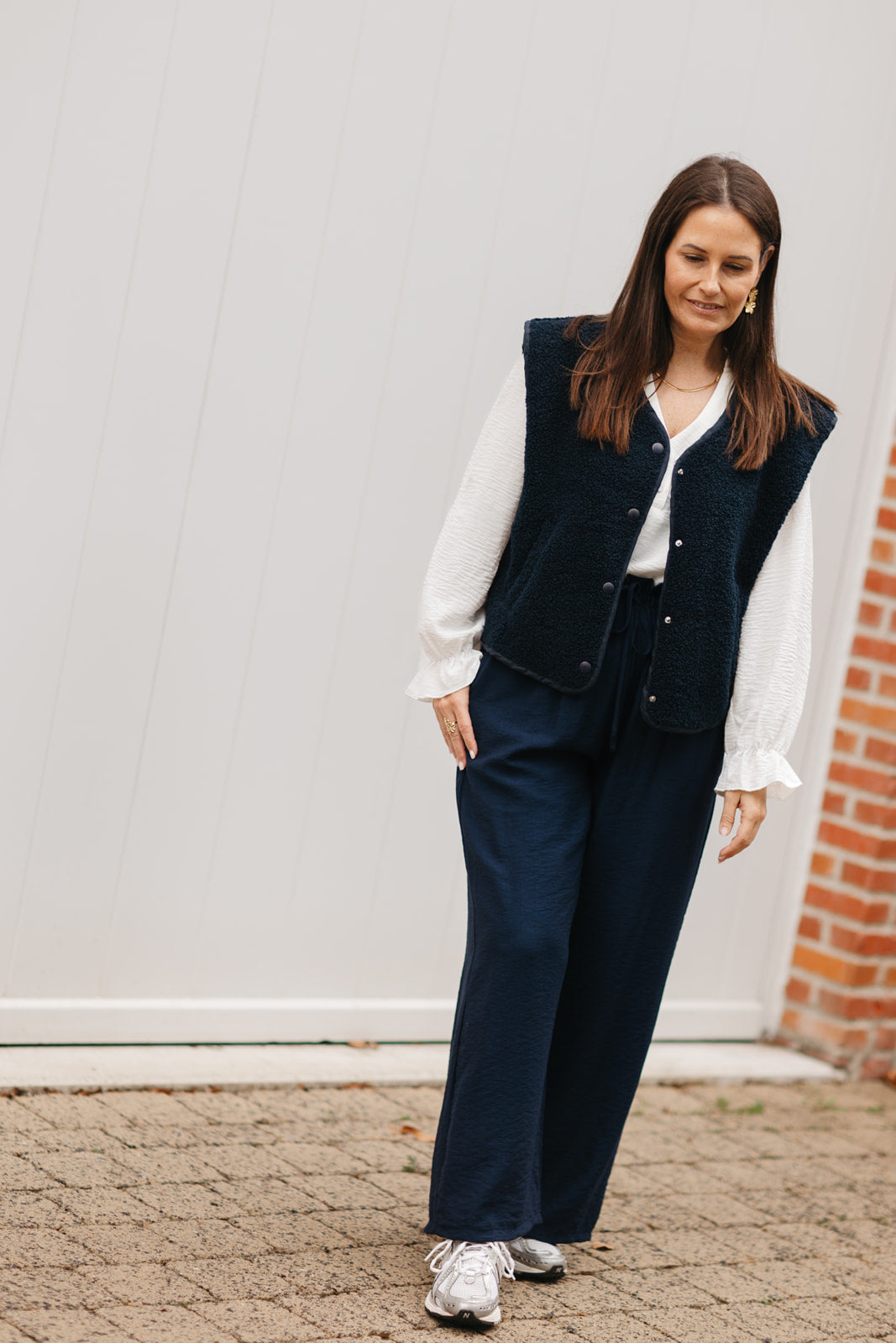 Losse damesbroek – marineblauw model met elastische tailleband en elegante afwerking