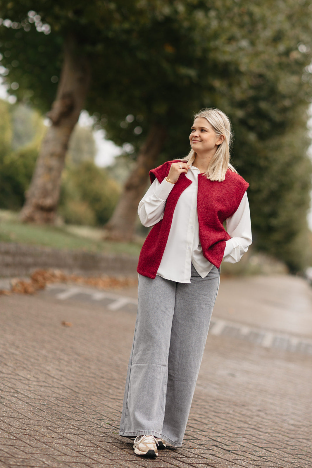 Korte burgundy vest – stijlvolle mouwloze katoenen gilet voor casual of cosy outfits
