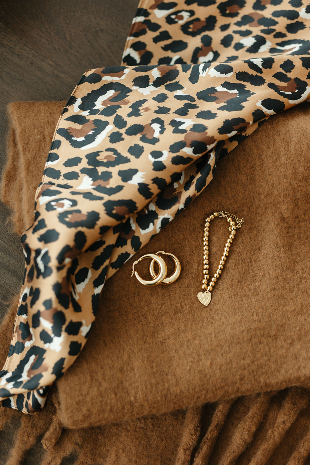 Leopard print sjaaltje – satijnen dames accessoire met glans, ideaal voor hals, haar of handtas bij My Dressing