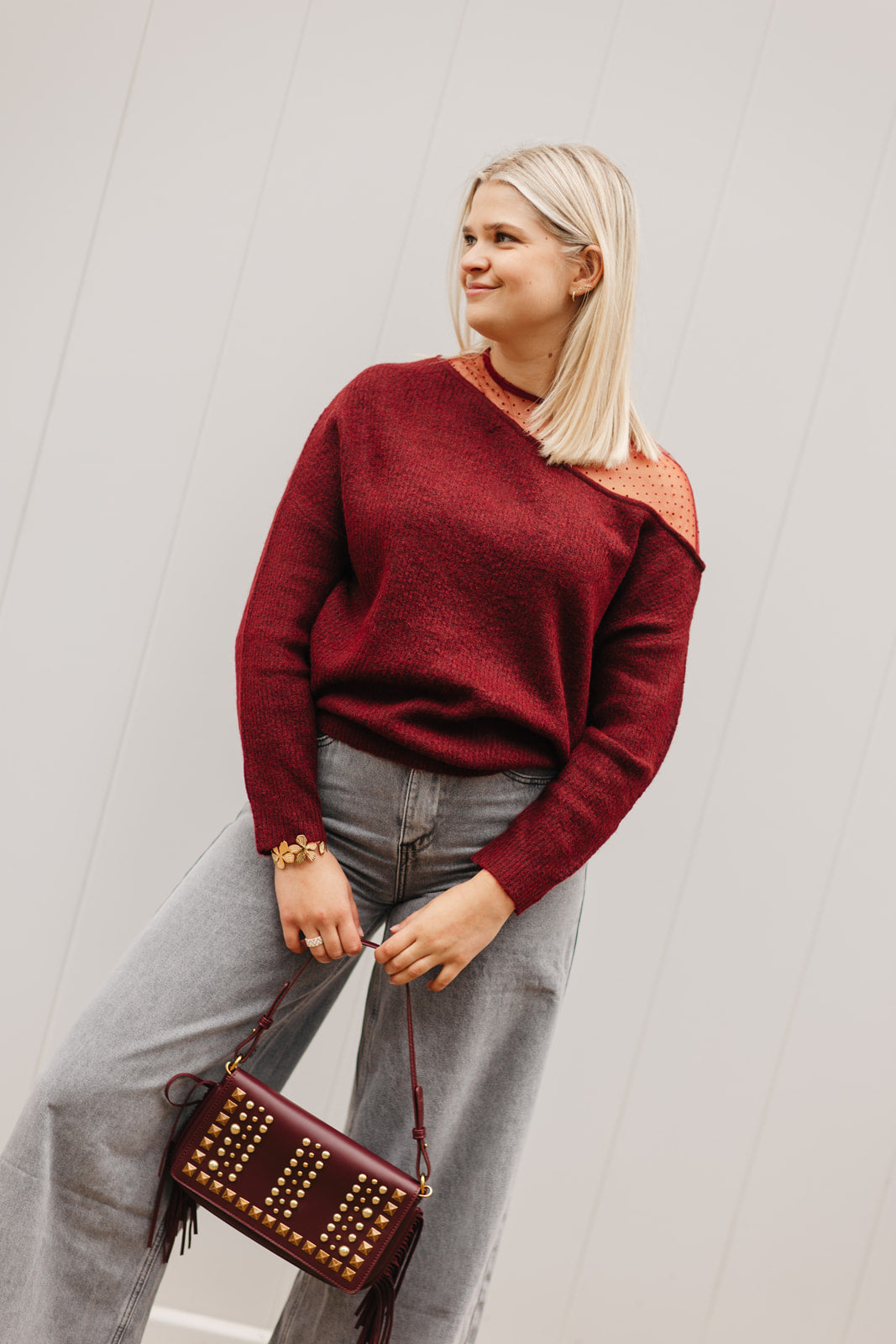 Dames trui bordeaux – cosy knit met subtiel kantdetail en elegante pasvorm