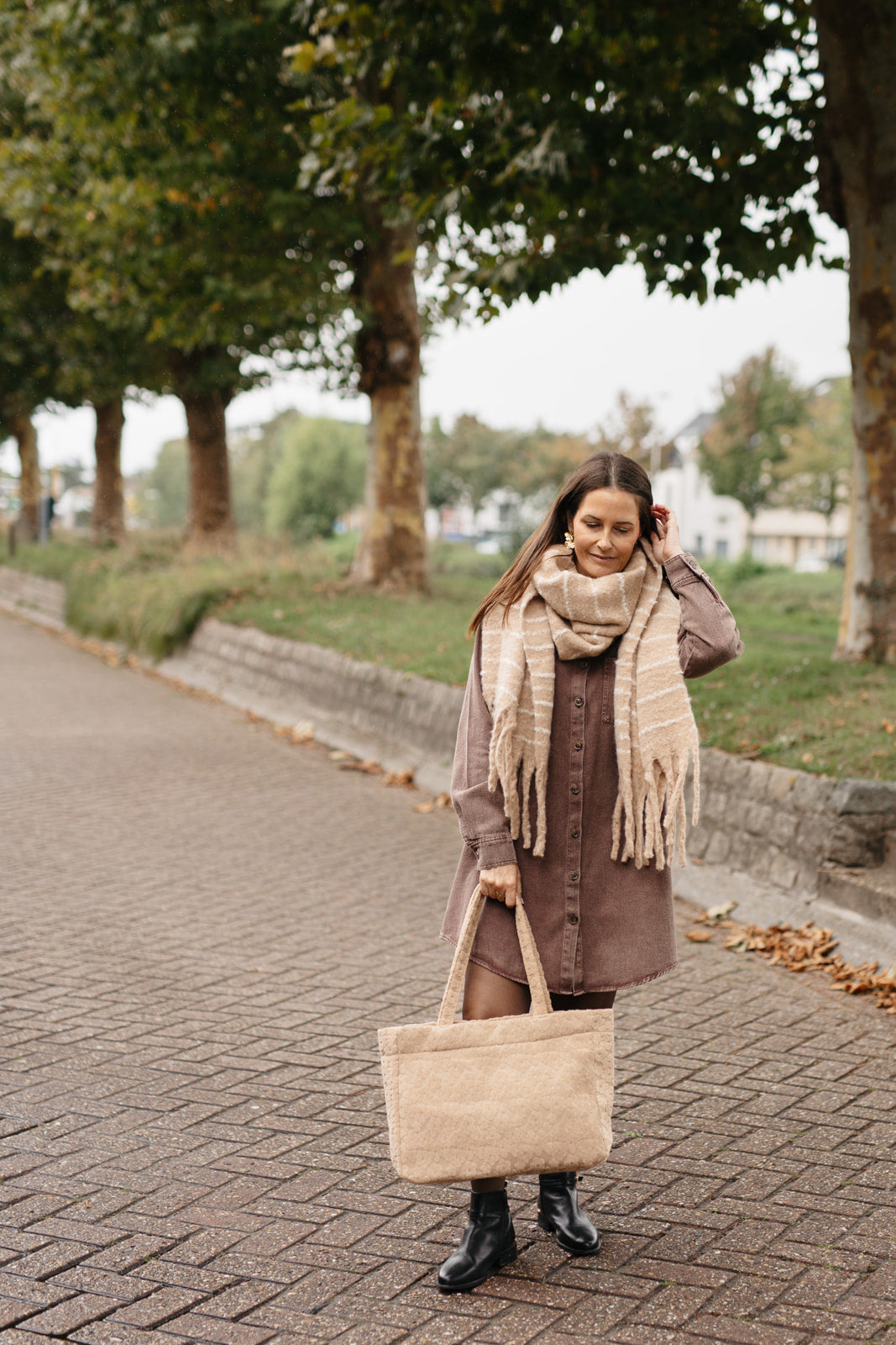 Dames tas bloemenprint – ruime beige handtas met zakjes en stevige schouderhengsels