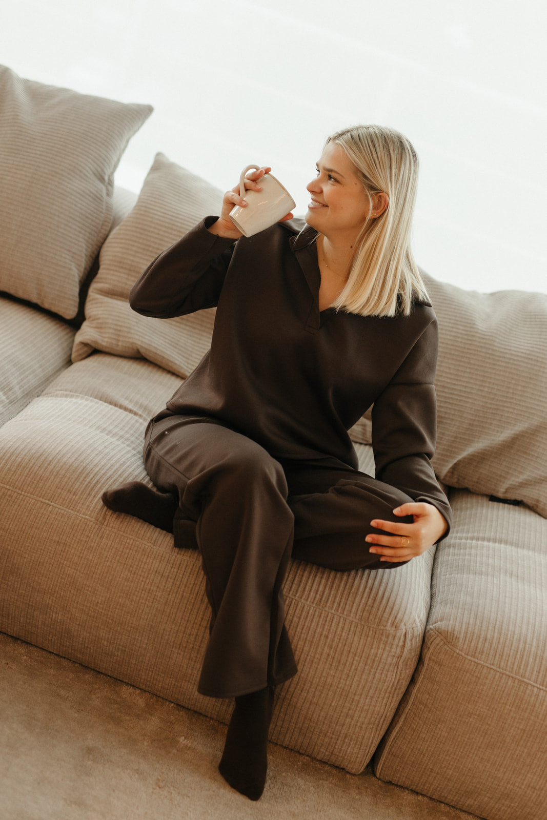 Casual dames outfit – tweedelige set met sweater en broek, classy en comfortabel