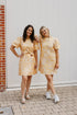 Geel jacquard kleedje dames – chique jurk met pofmouwen, bloemen en gouden glitterdraad bij My Dressing