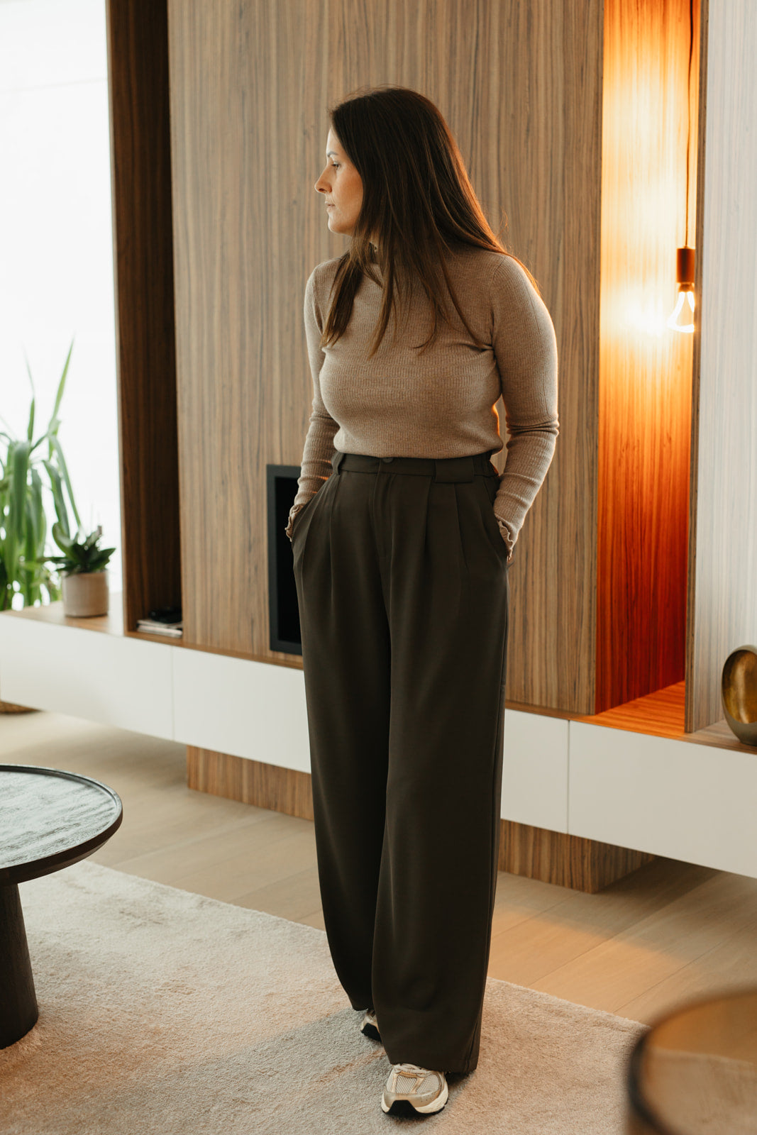 Basic taupe top – longsleeve met lange mouwen, ideaal onder een blazer of trui