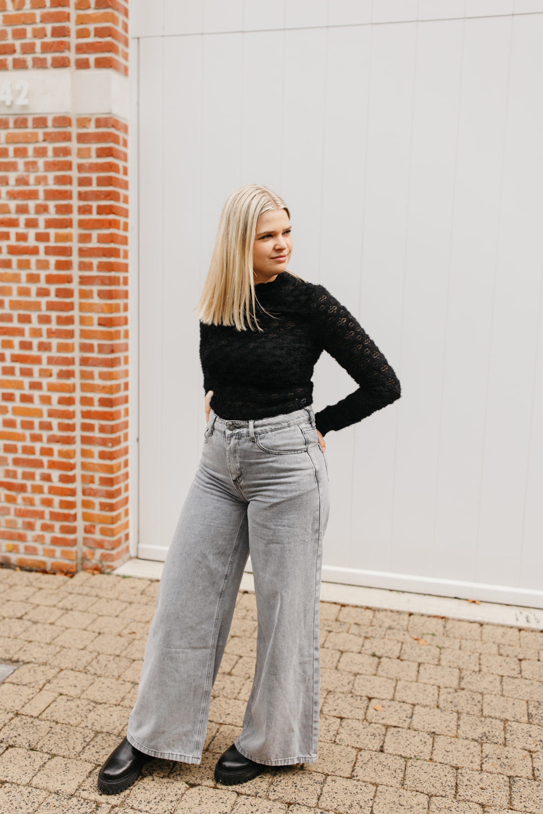 Basic zwarte top – comfortabele stretchstof met ronde hals en elegante look