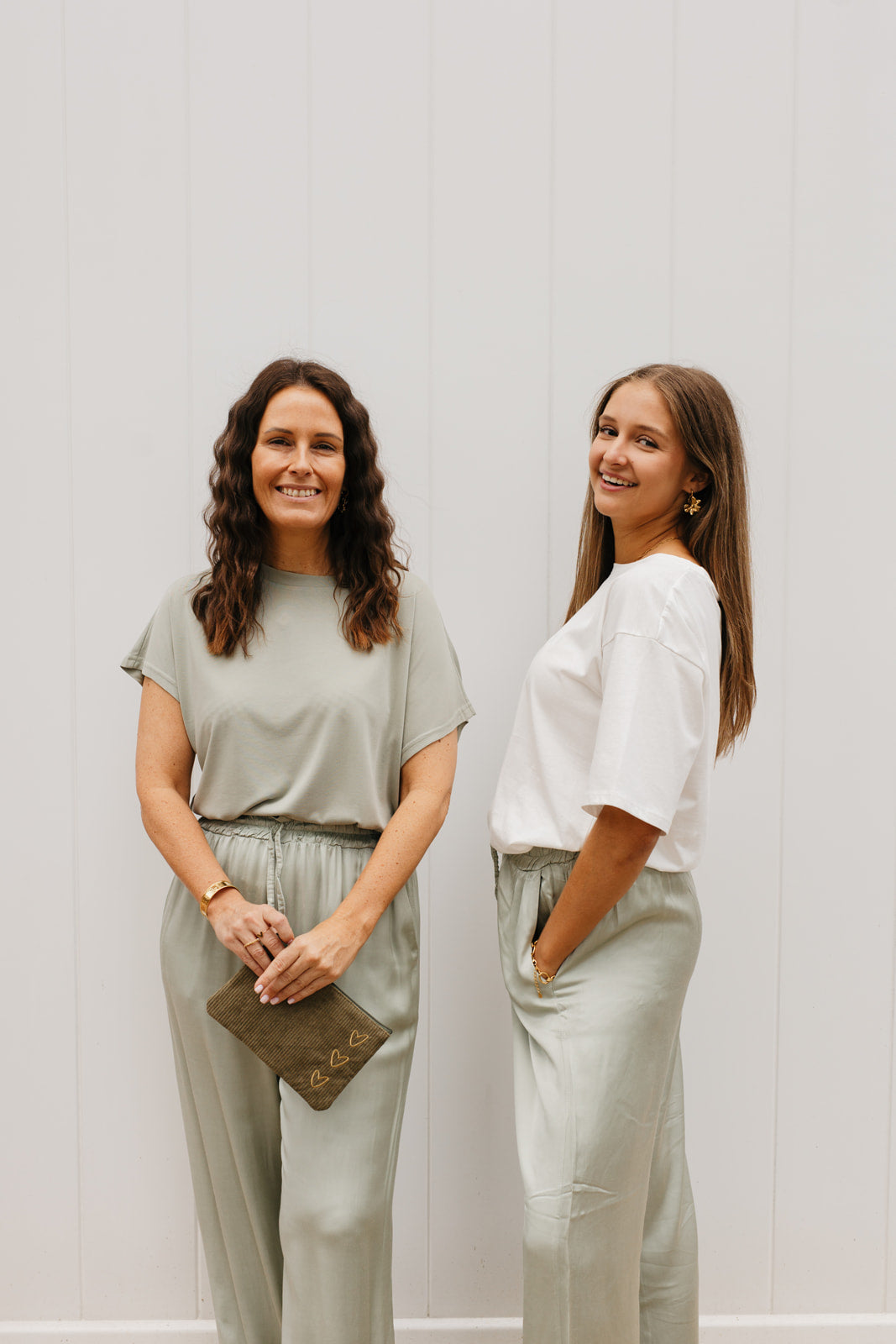 Lichte zomerbroek dames – muntgroene broek, mooi te combineren met Matcha Moment T-shirt