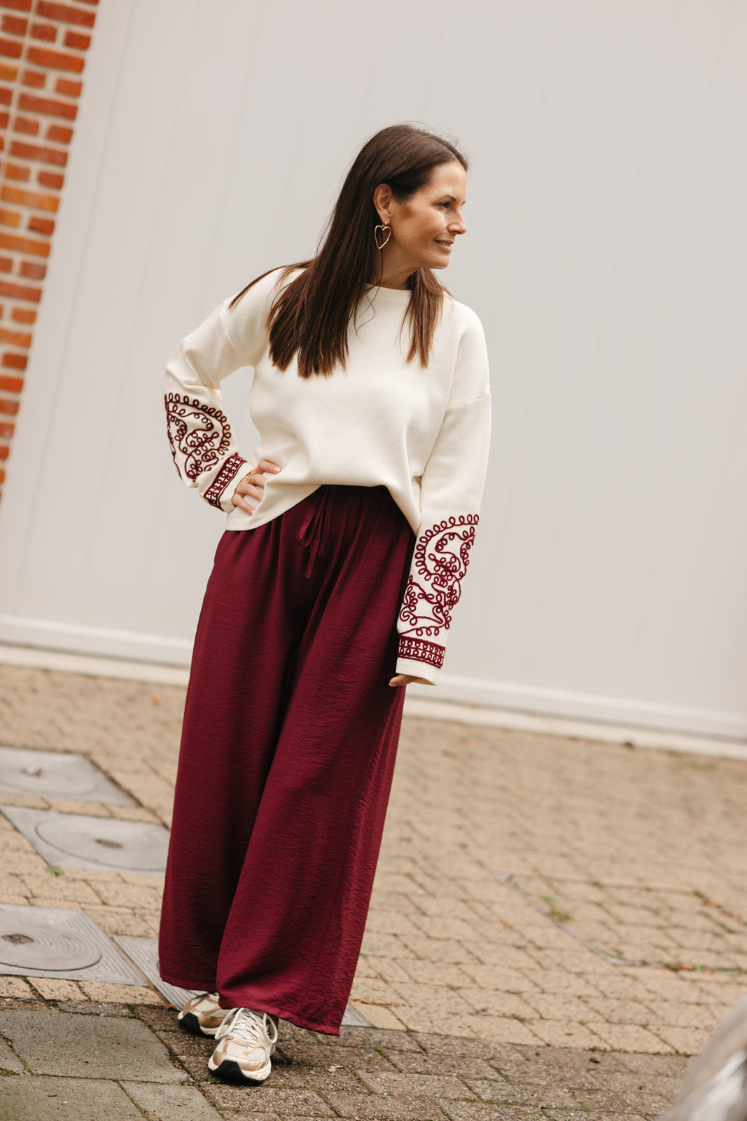 Losse bordeaux broek – stijlvolle damesbroek met elastische tailleband en relaxte fit