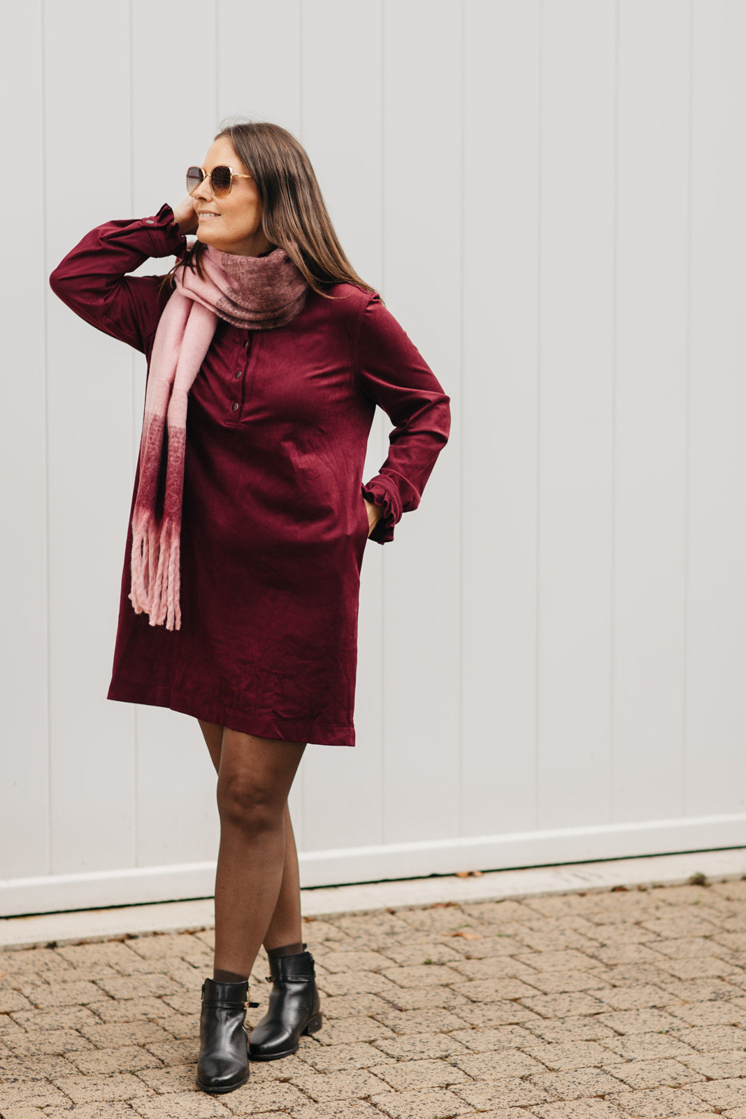 Trendy suèdelook jurk – lange burgundy damesjurk, stijlvol en comfortabel voor elke gelegenheid
