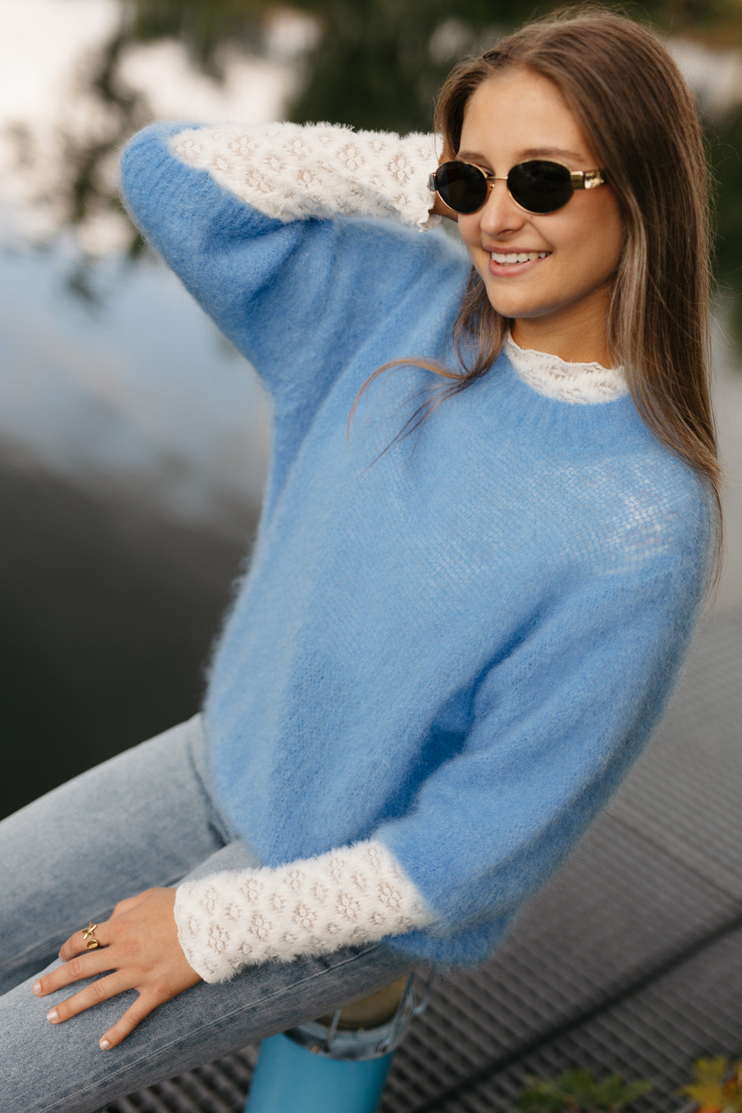 Geel en blauw knit – stijlvolle damestrui met luchtig materiaal en zachte touch