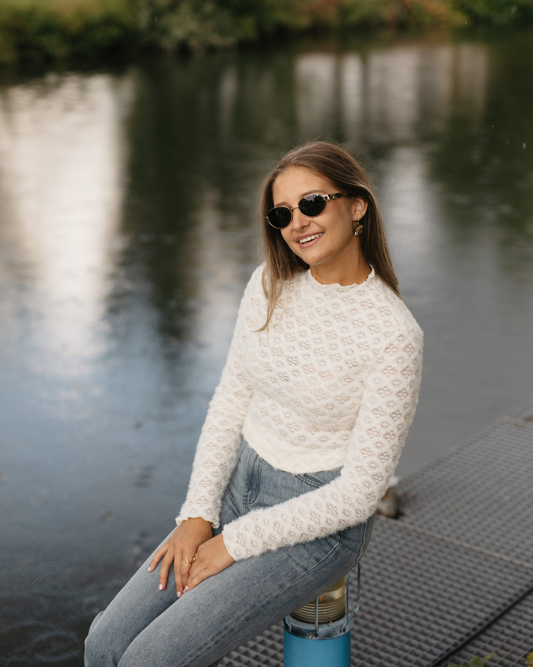 Soft top dames – dun beige truitje met subtiel motief, lange mouwen en ronde hals bij My Dressing