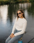 Soft top dames – dun beige truitje met subtiel motief, lange mouwen en ronde hals bij My Dressing