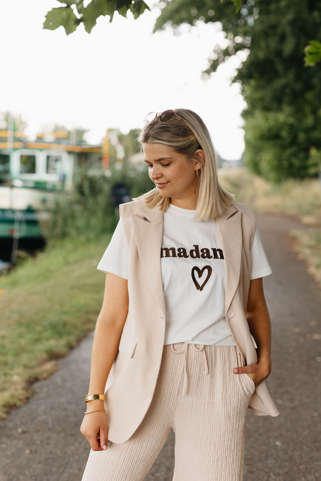 Stijlvolle beige blazer – elegant damesjasje met enkele kraag en knoopsluiting