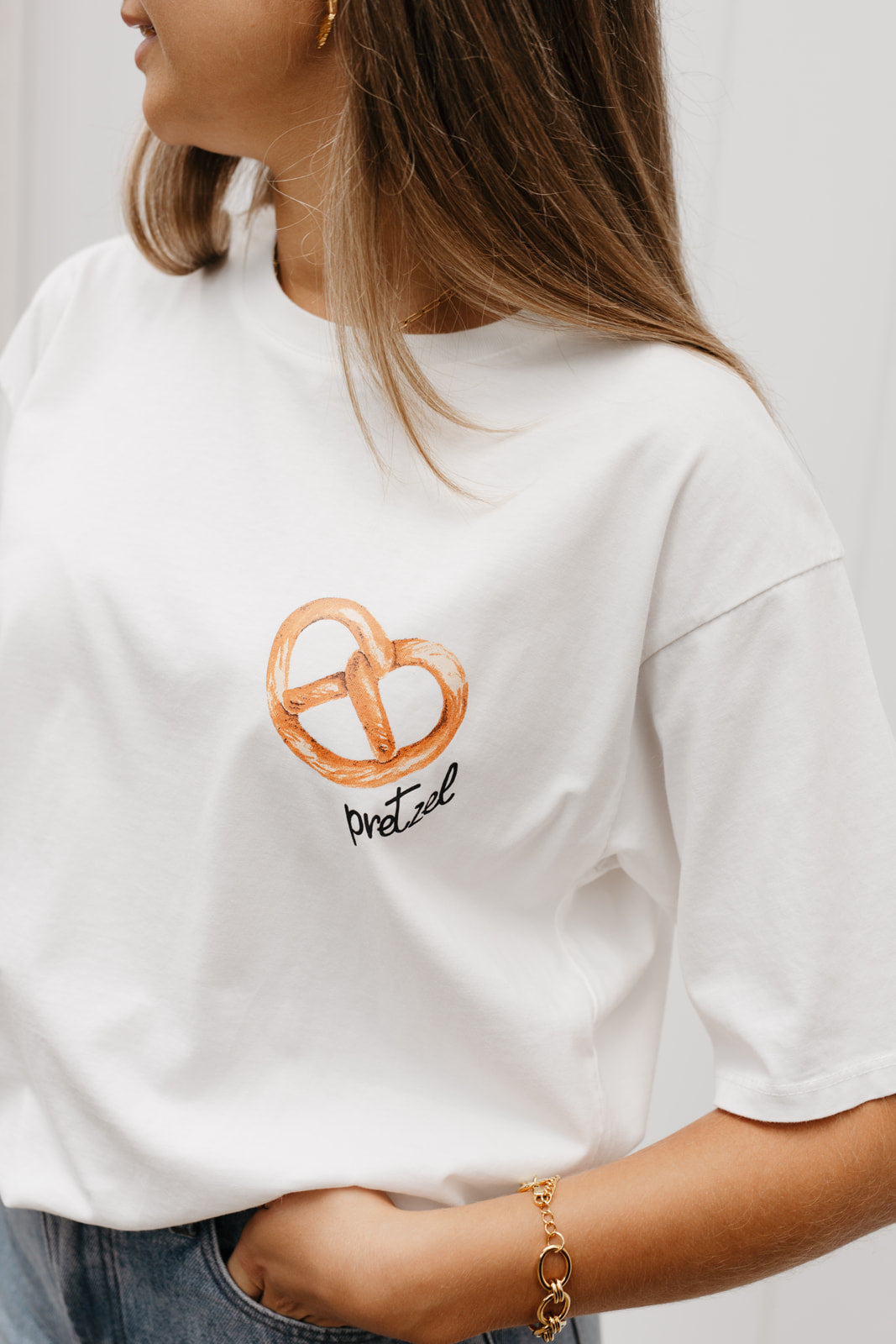 Witte dames T-shirt katoen – korte mouwen met pretzel opdruk bij My Dressing
