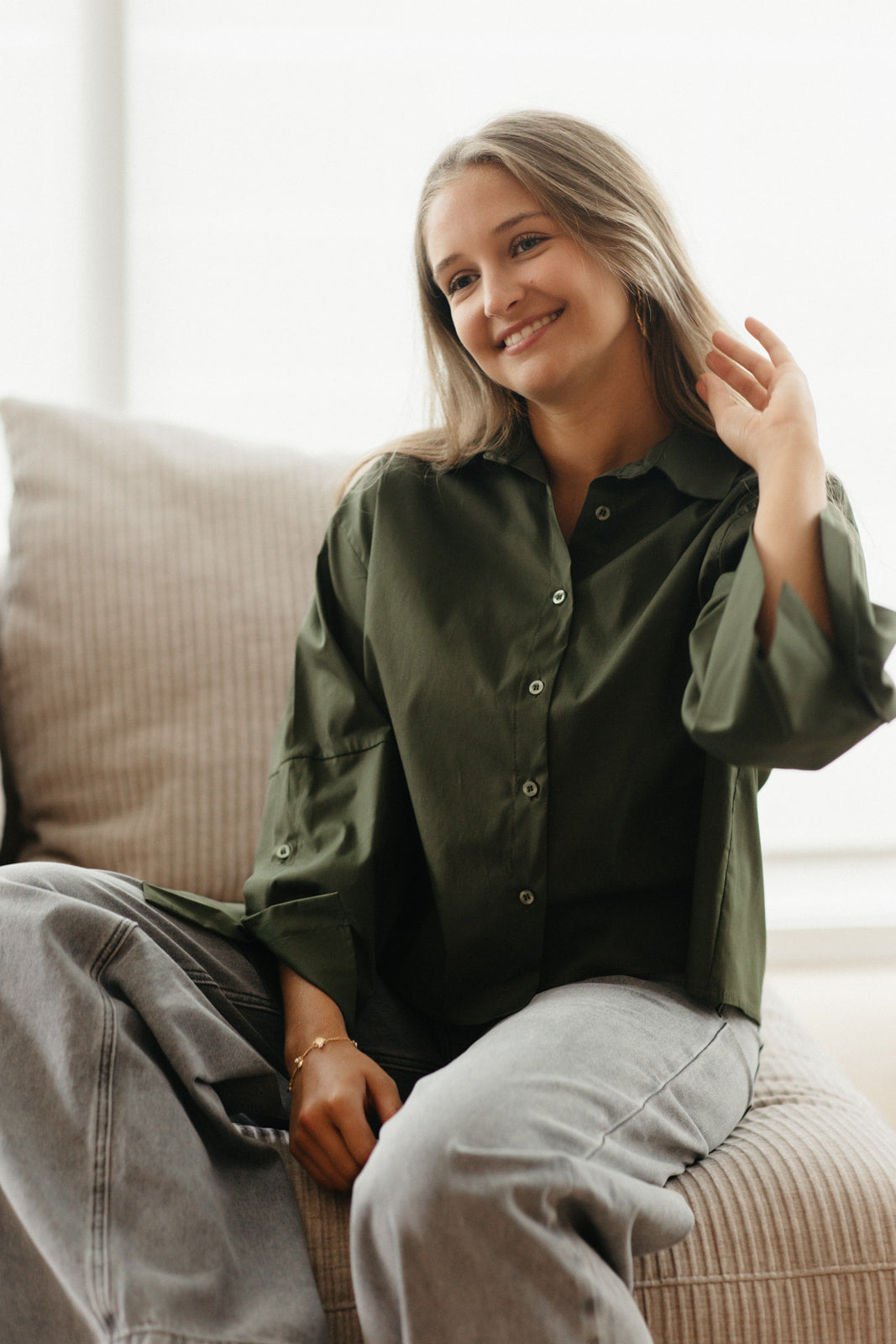 Groene cropped blouse – stijlvolle dames top met oversized pasvorm en wijde mouwen