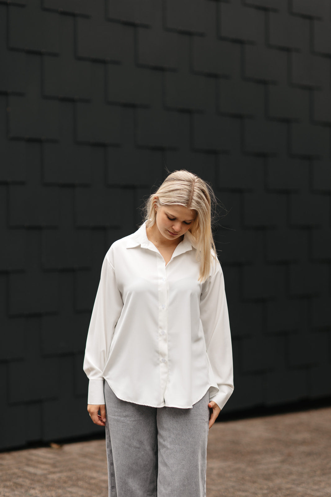 Oversized witte blouse – stijlvolle dames top met lange mouwen en soepele stof