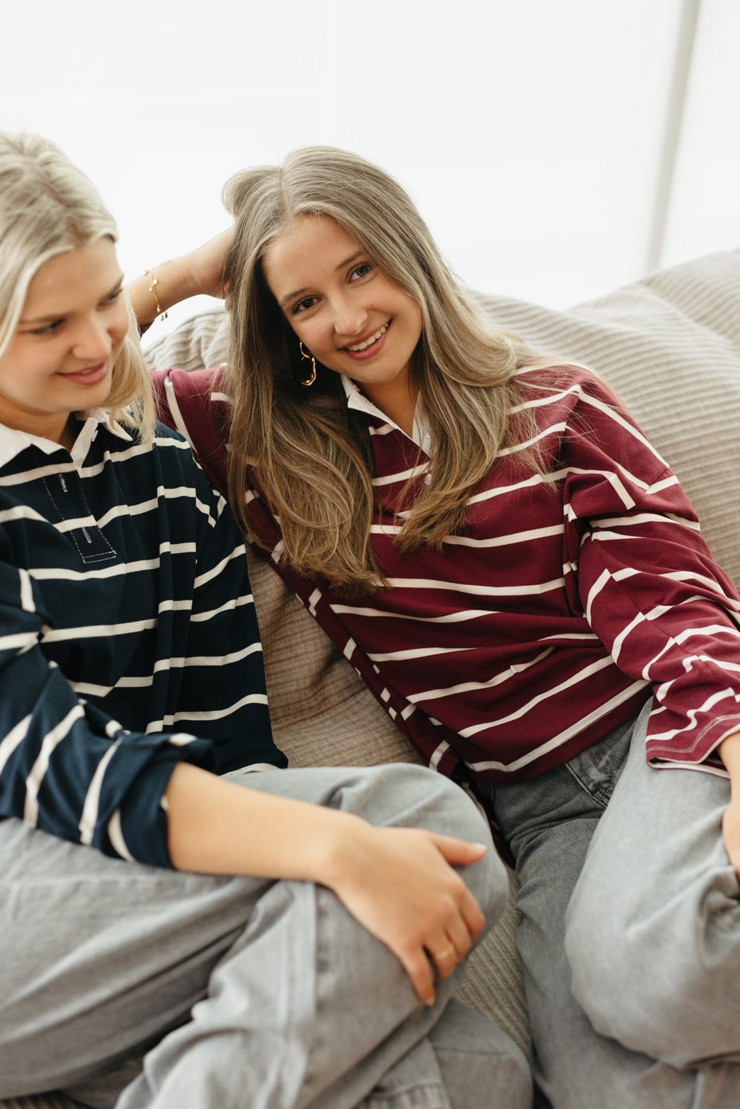Oversized bordeaux polo – gestreepte damespolo met preppy touch en comfortabele pasvorm