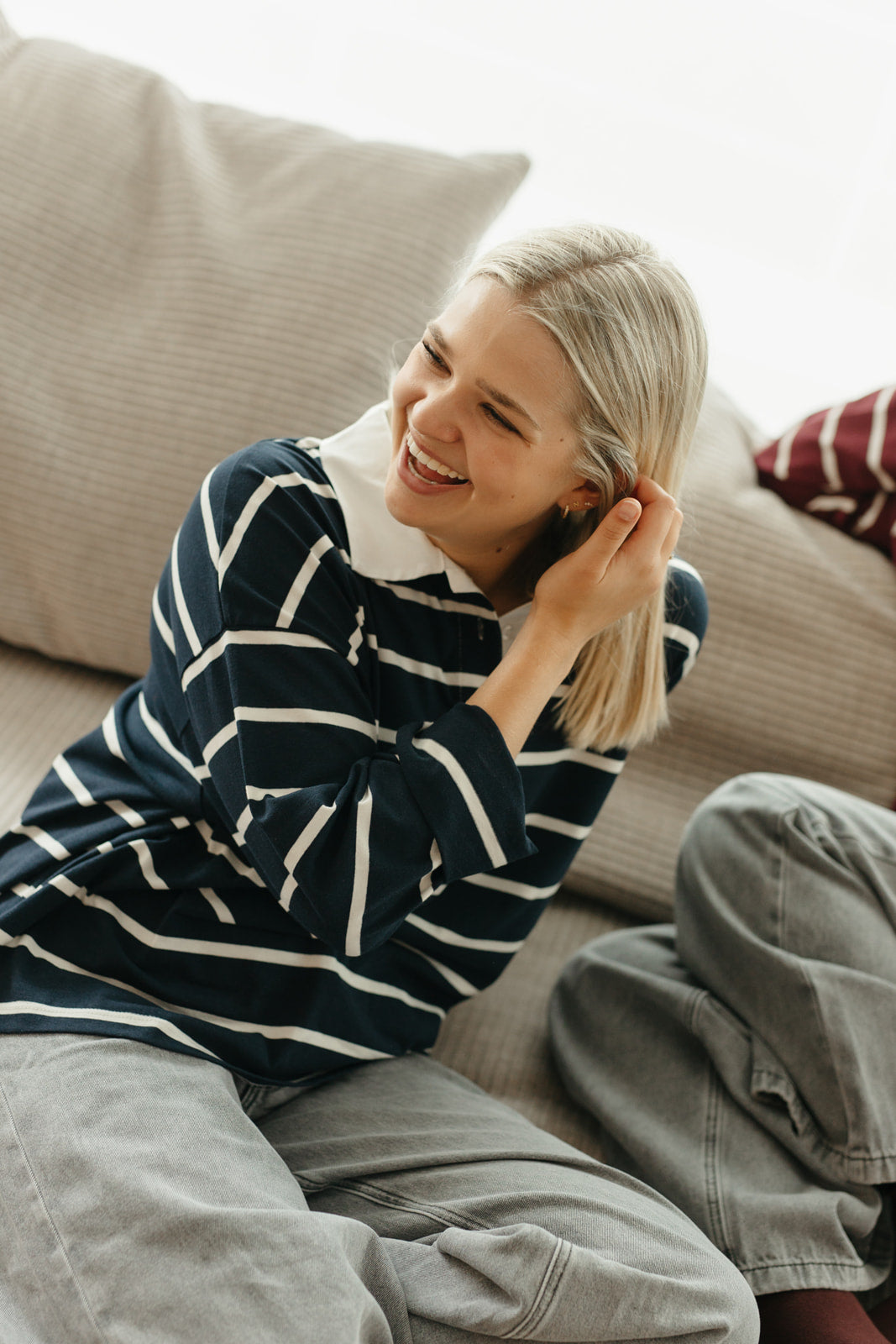 Gestreepte polo dames – oversized top met blauwe en witte strepen en preppy look