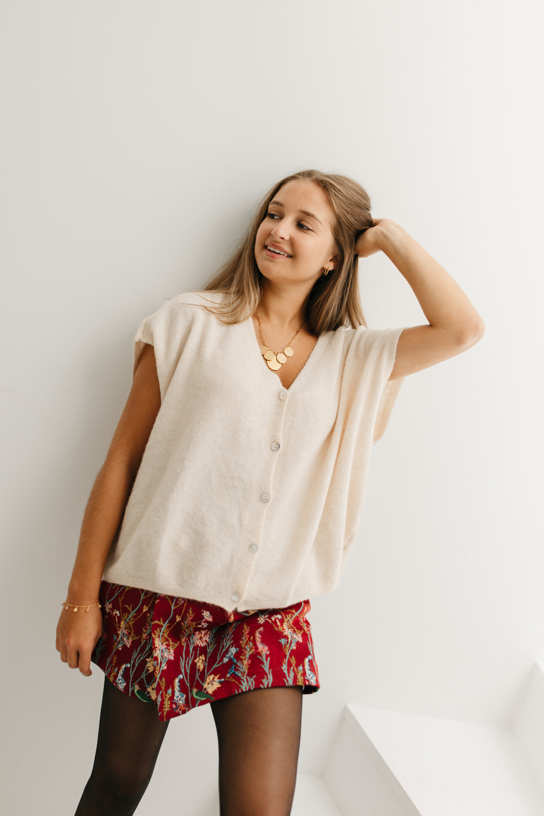 Luxe cardigan dames – beige alpaca vest met losse pasvorm en knoopsluiting