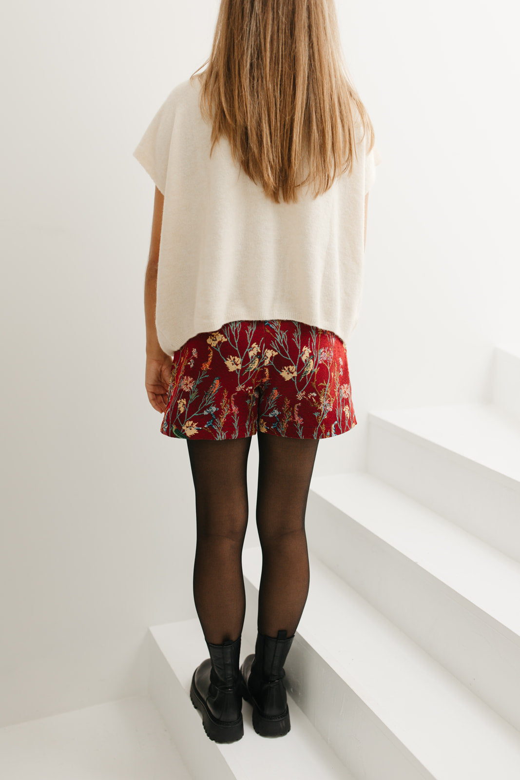 Bloemen skort – modieuze dames short-rok met florale print en elegante afwerking