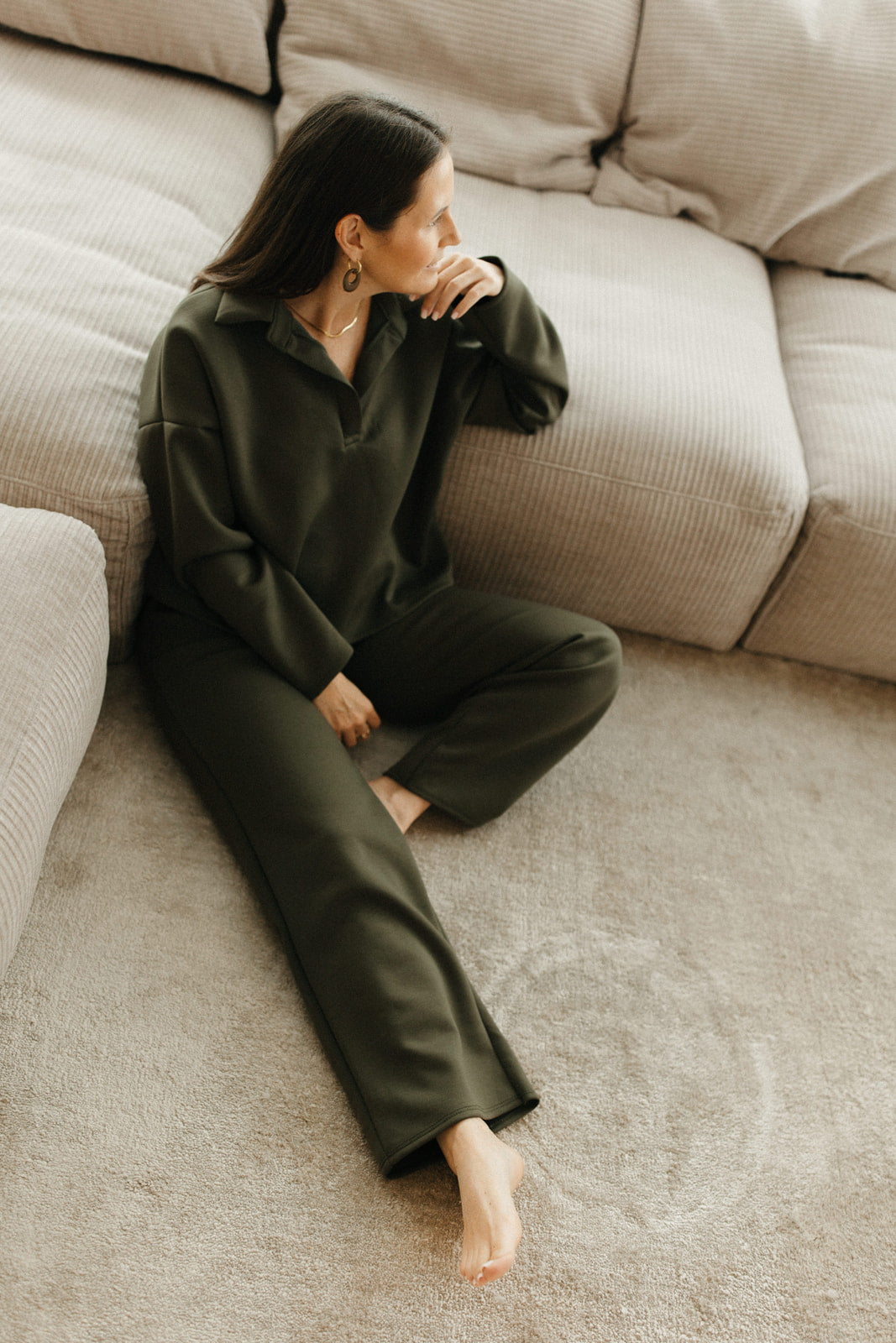 Casual dames outfit – set met lange mouwen sweater en relaxte broek met zakken