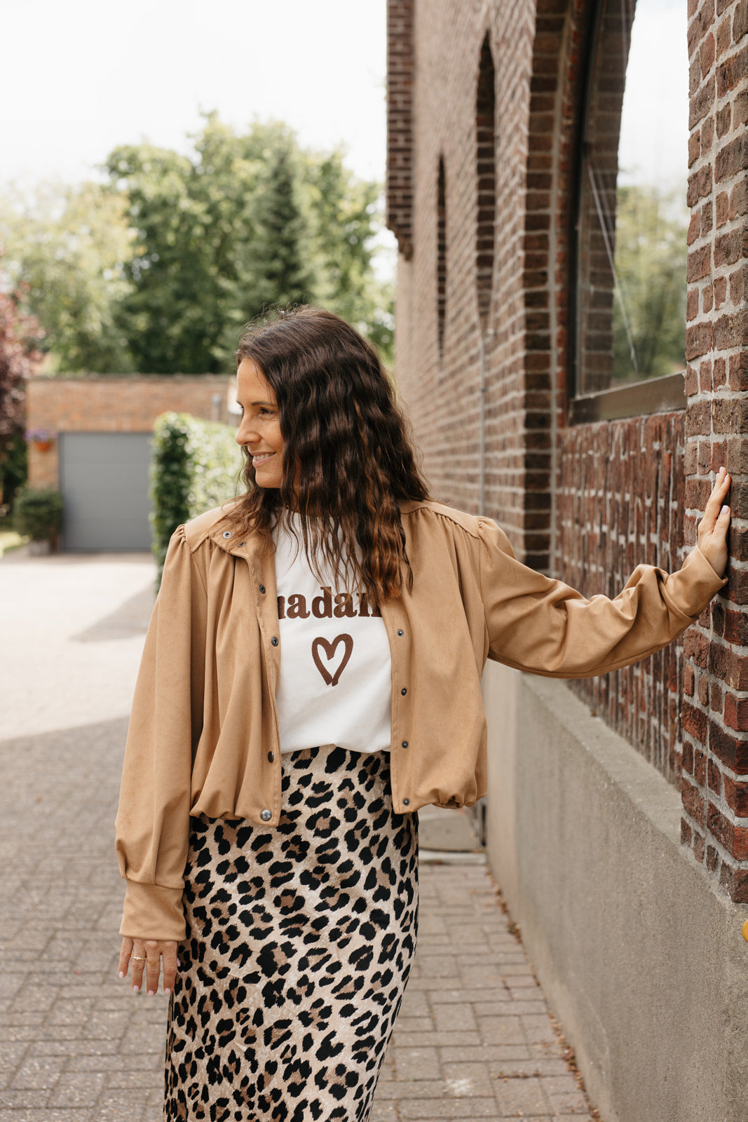 Suerdine jasje dames – kort model in zachte suèdelook met drukknopen bij My Dressing