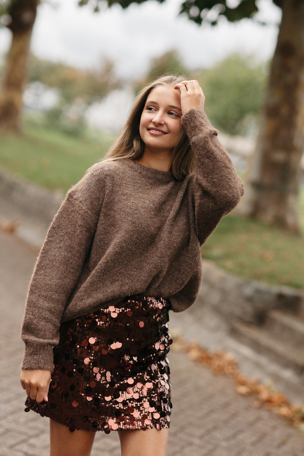 Trendy paillettenrok – korte chocoladebruine rok, combineerbaar met knit of blouse