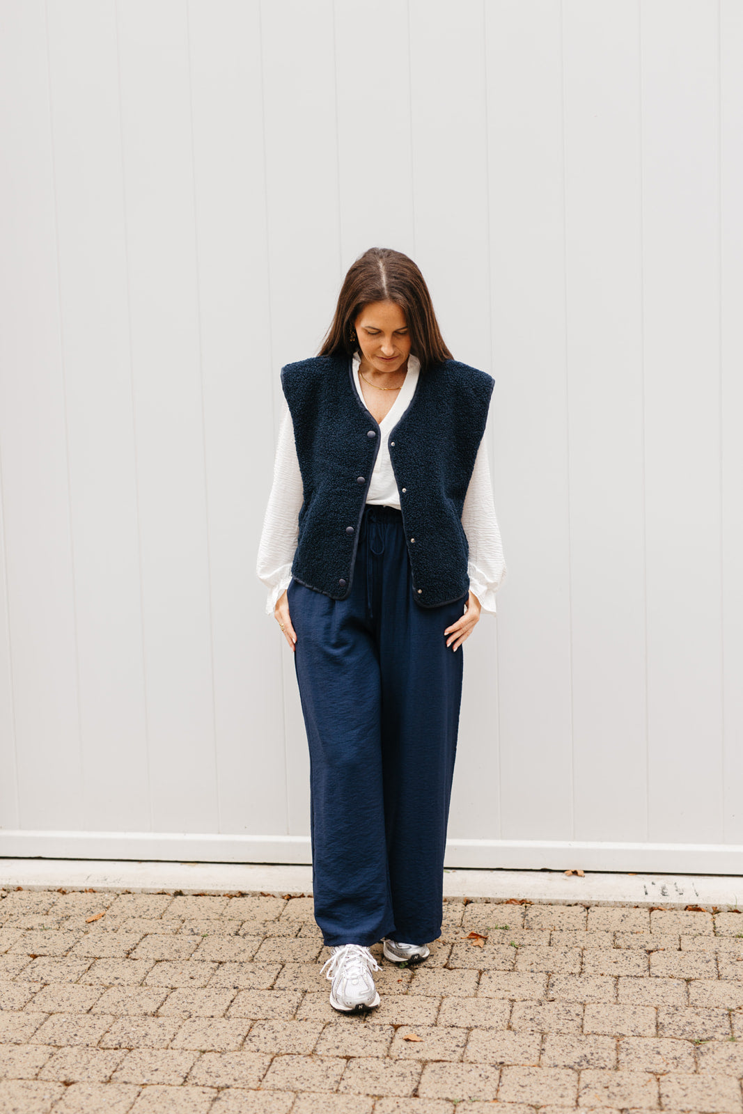 Cosy gilet dames – marineblauwe teddy look vest met knopen, warm en trendy voor elke outfit