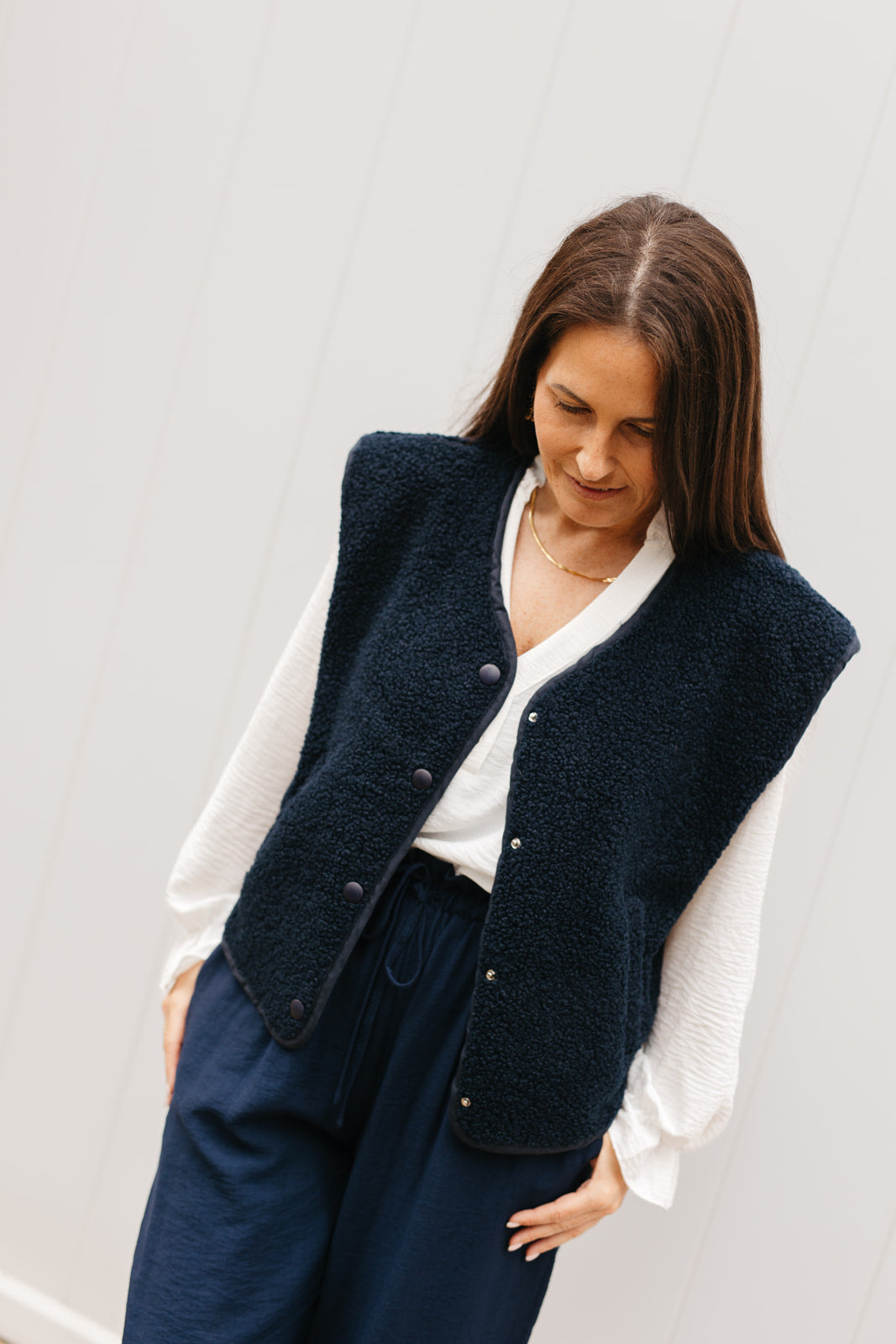 Teddy gilet dames – cosy marineblauwe gilet met knoopsluiting, ideaal als layer piece
