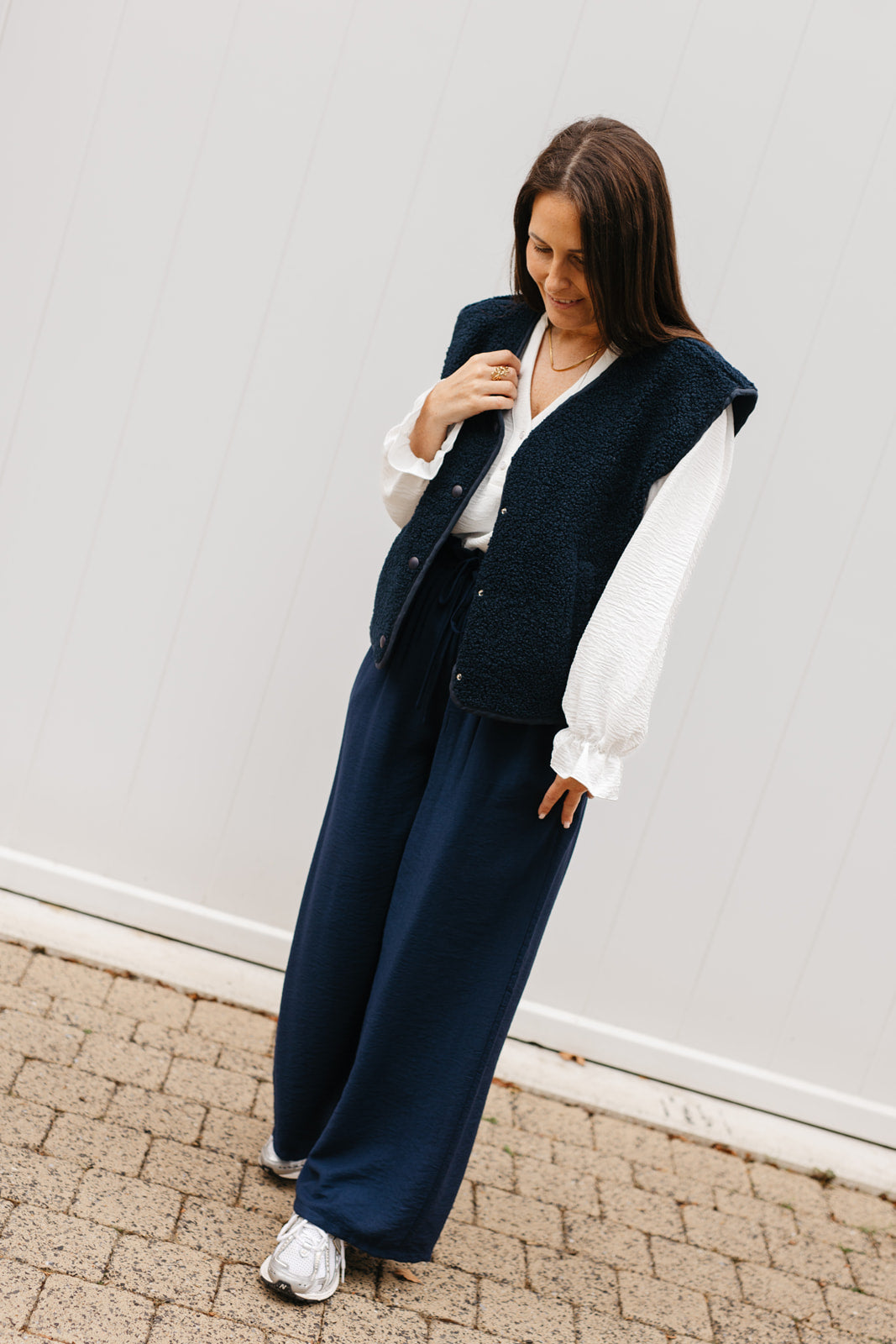 Cosy gilet dames – marineblauwe teddy look vest met knopen, warm en trendy voor elke outfit