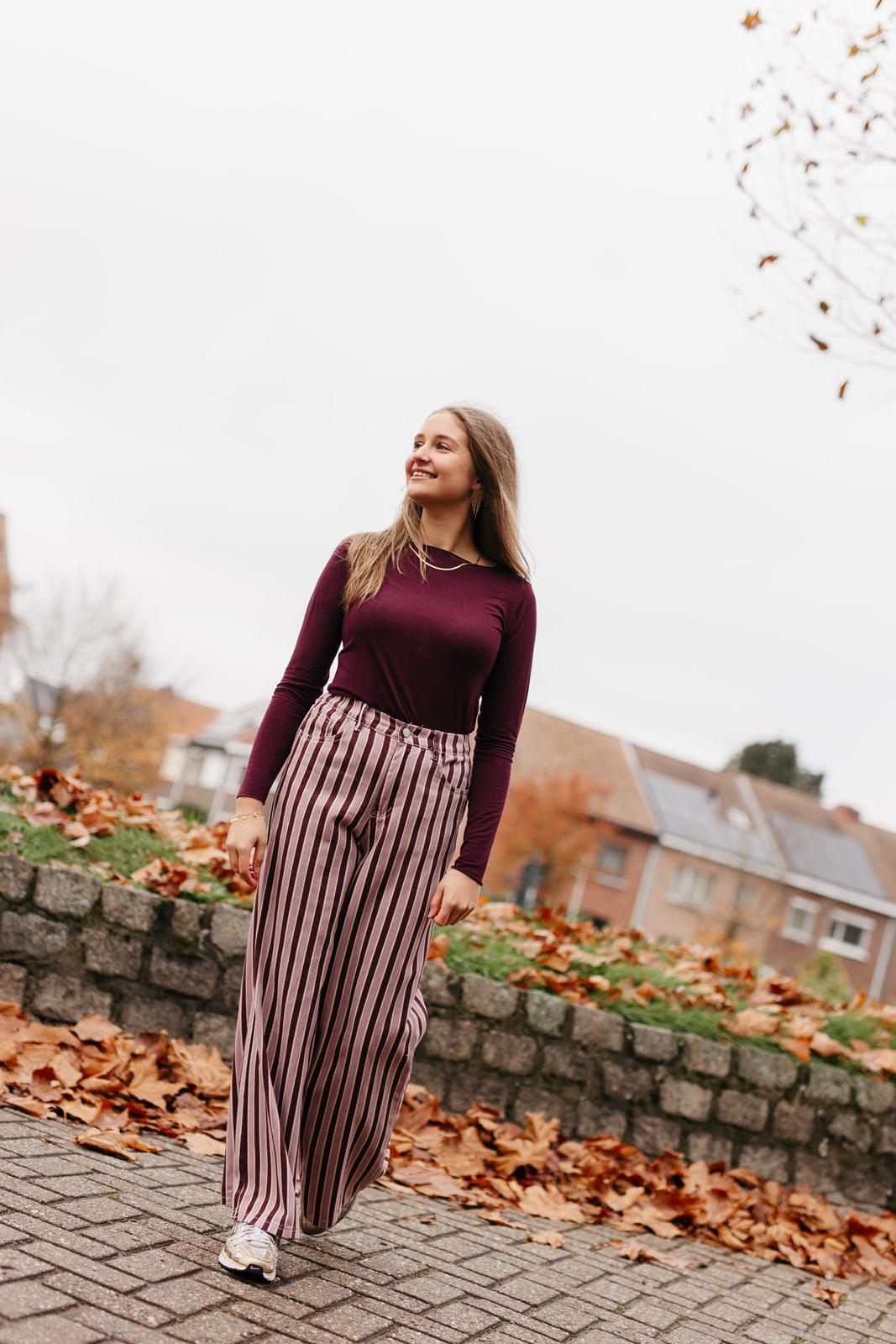 lange gestreepte jeans met roze en burgundy strepen