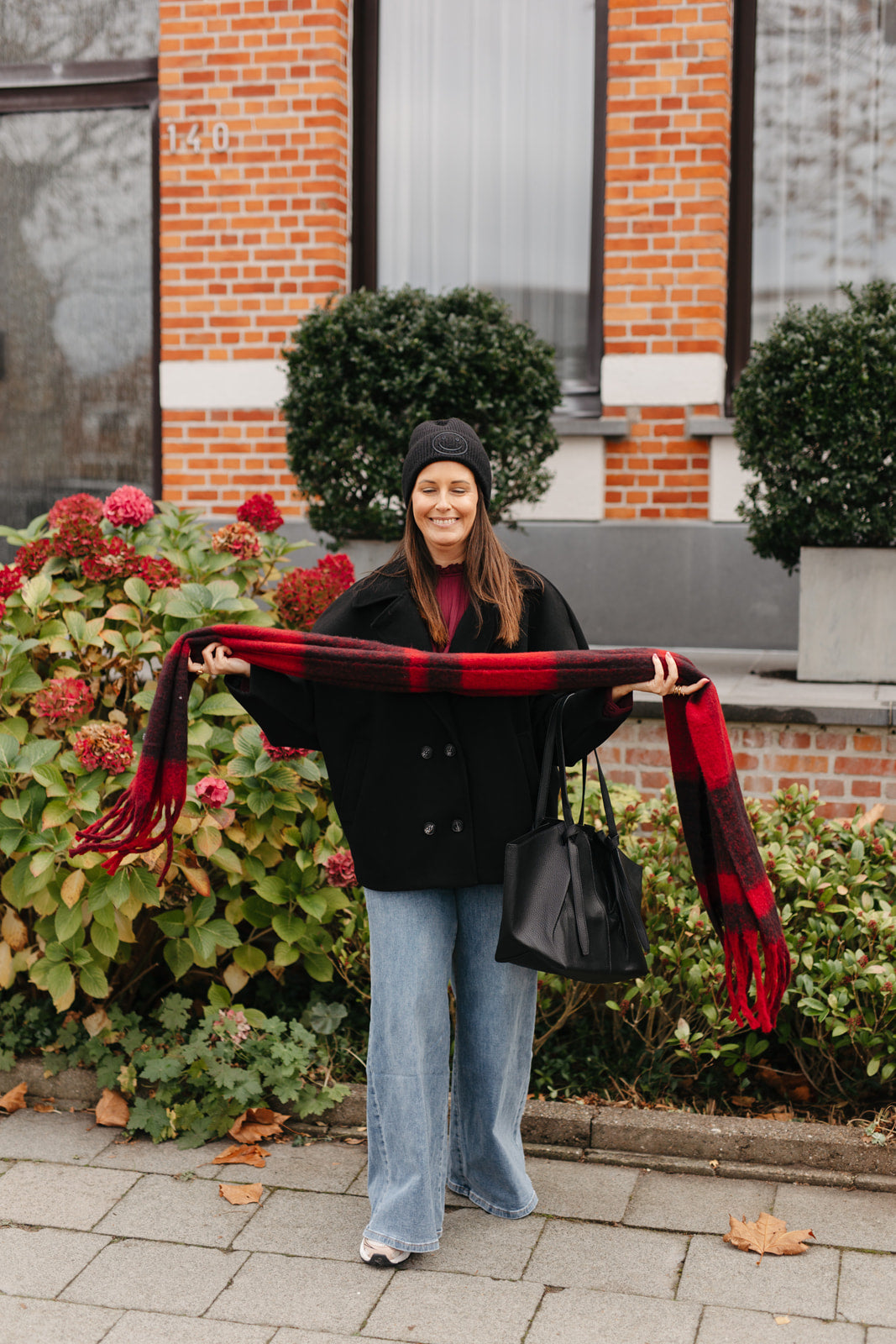 Rode sjaal met kleurblokken – rood, donkerrood & zwart