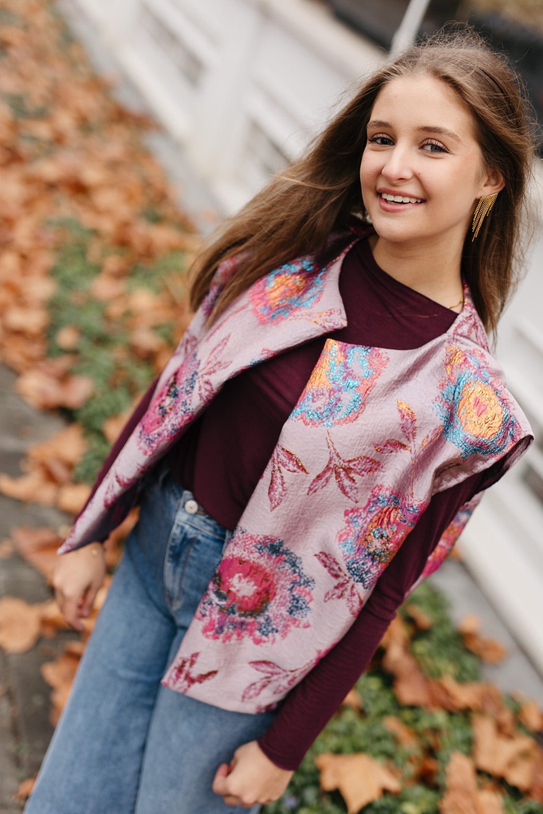 Roze glanzende gilet met kleurrijke glitterdetails