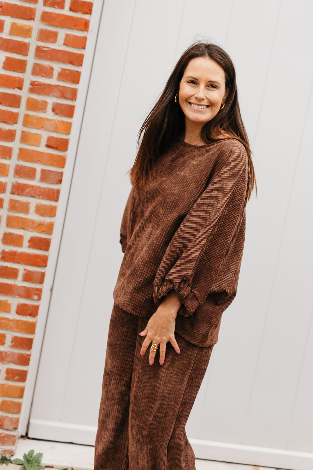 bruine oversized set met wijde broek en vlindermouwen