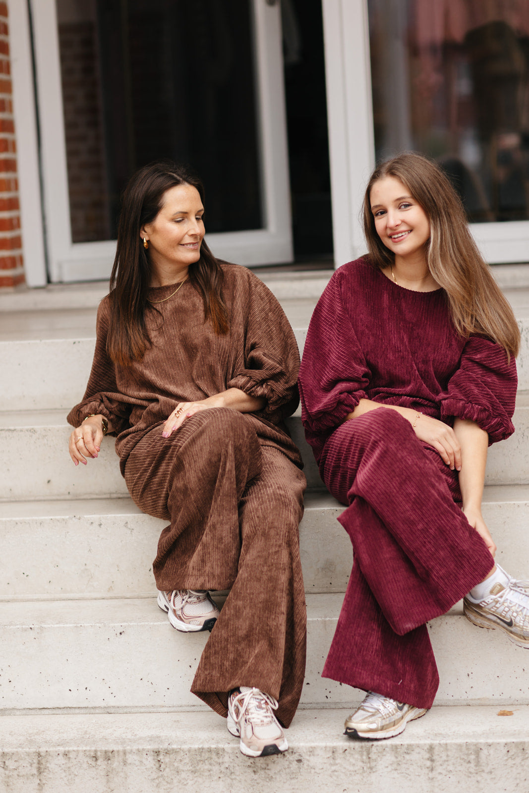 burgundy oversized set met wijde broek en vlindermouwen