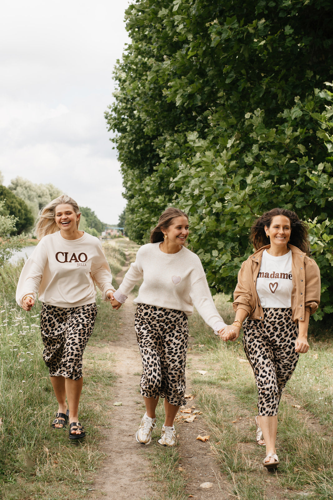Herfstcollectie Bold & Basic met een mix van comfortabele basics en opvallende statements: zachte knitwear, cosy sweaters, leopard prints, comfy broeken en tijdloze essentials in neutrale en gedurfde kleuren