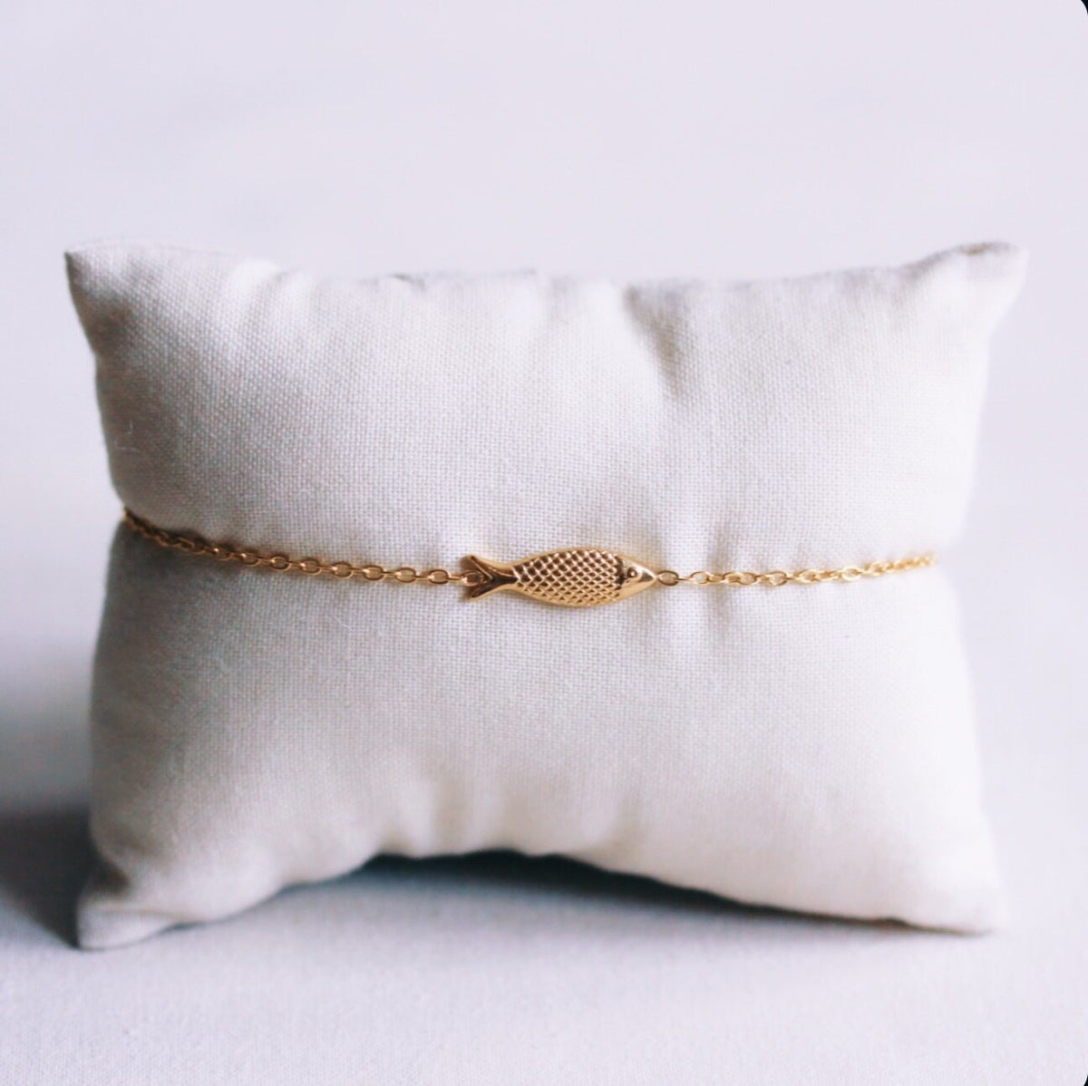 Fijn stalen armband met visje