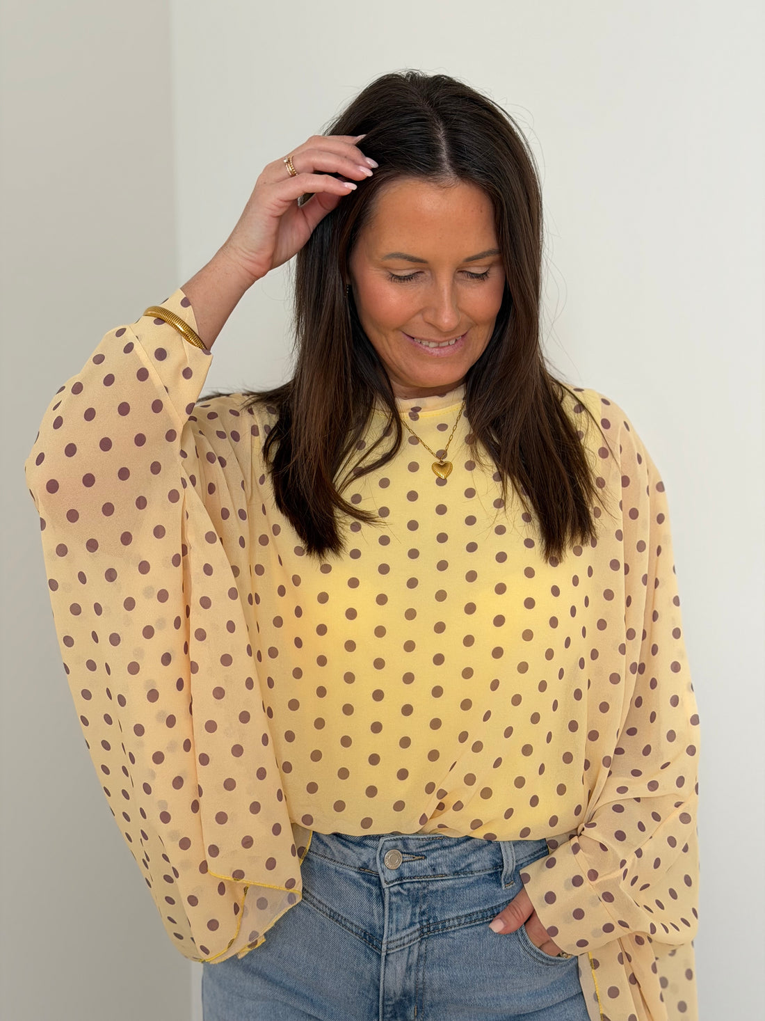 Polka dot blouse geel