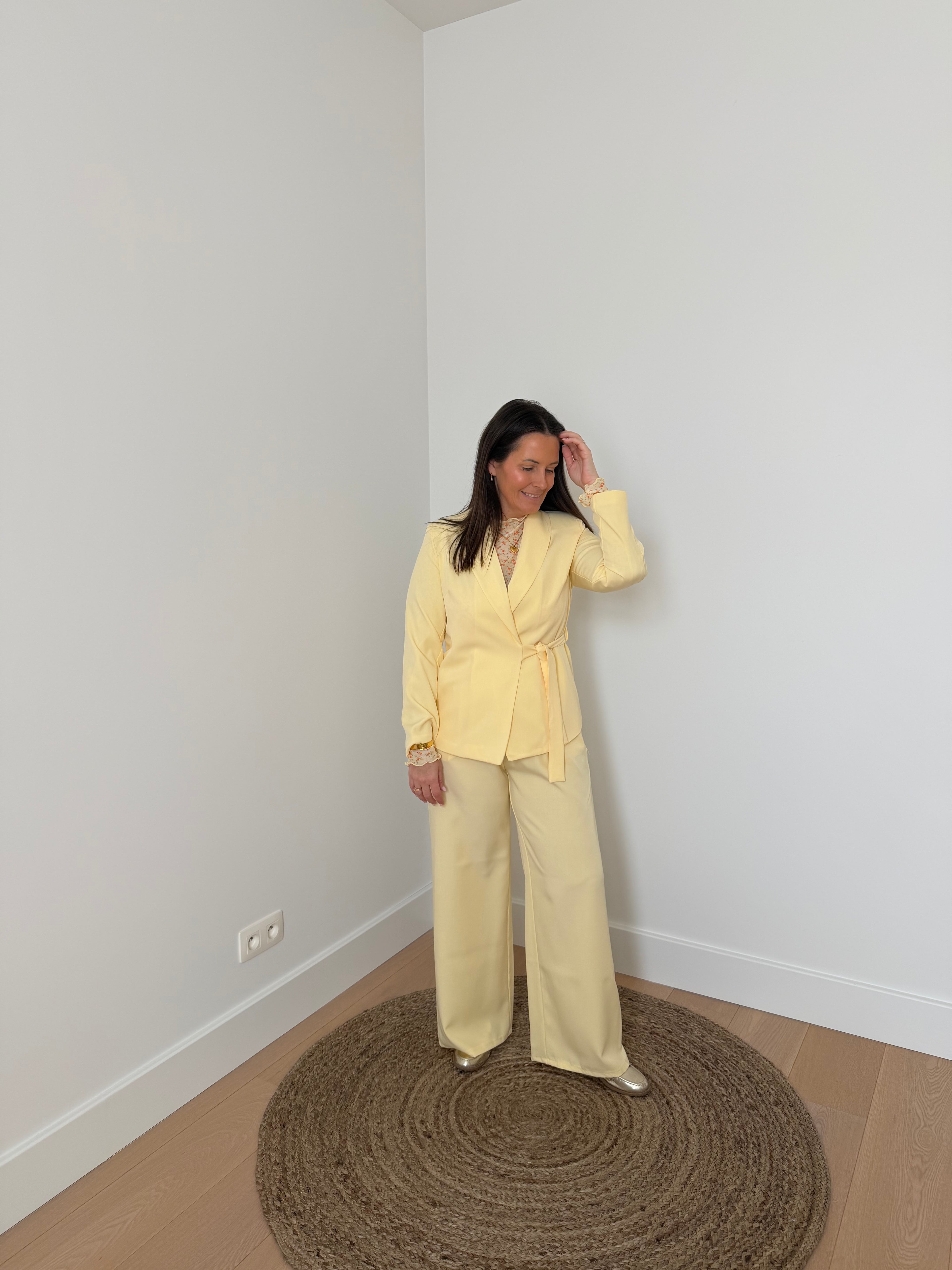 Butter yellow suit - My Dressng