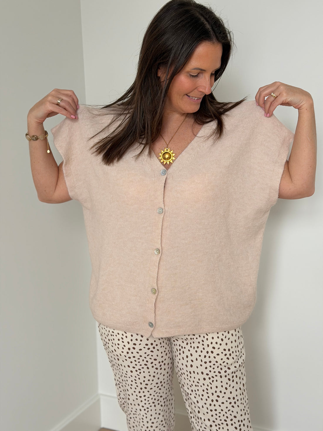 beige oversized gilet met knoopjes vooraan - My Dressing