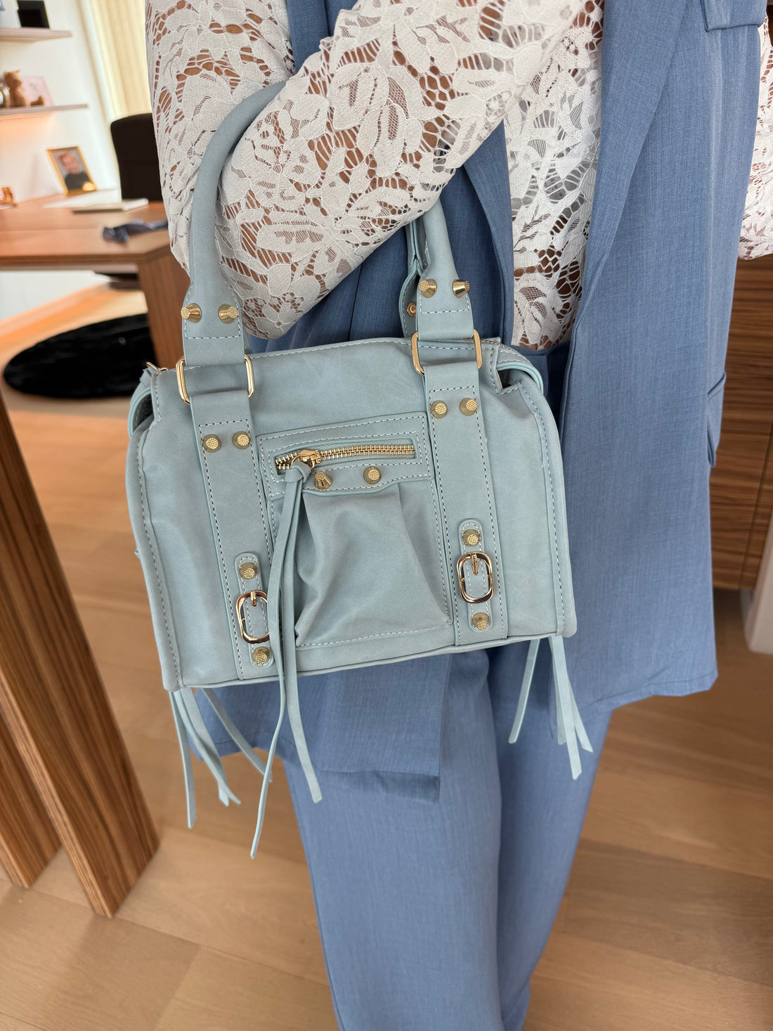 Spring accent fringe blue