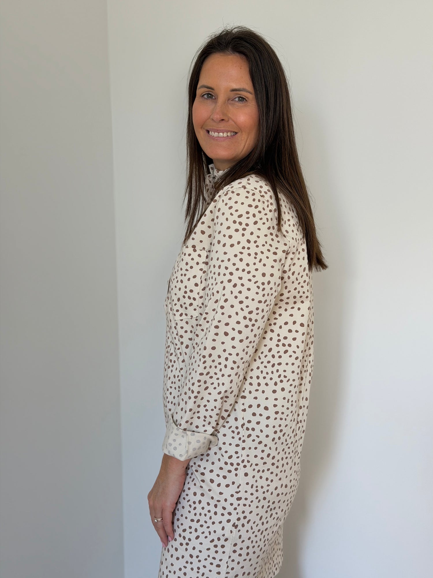 korte beige jurk met lange mouwen - My Dressing