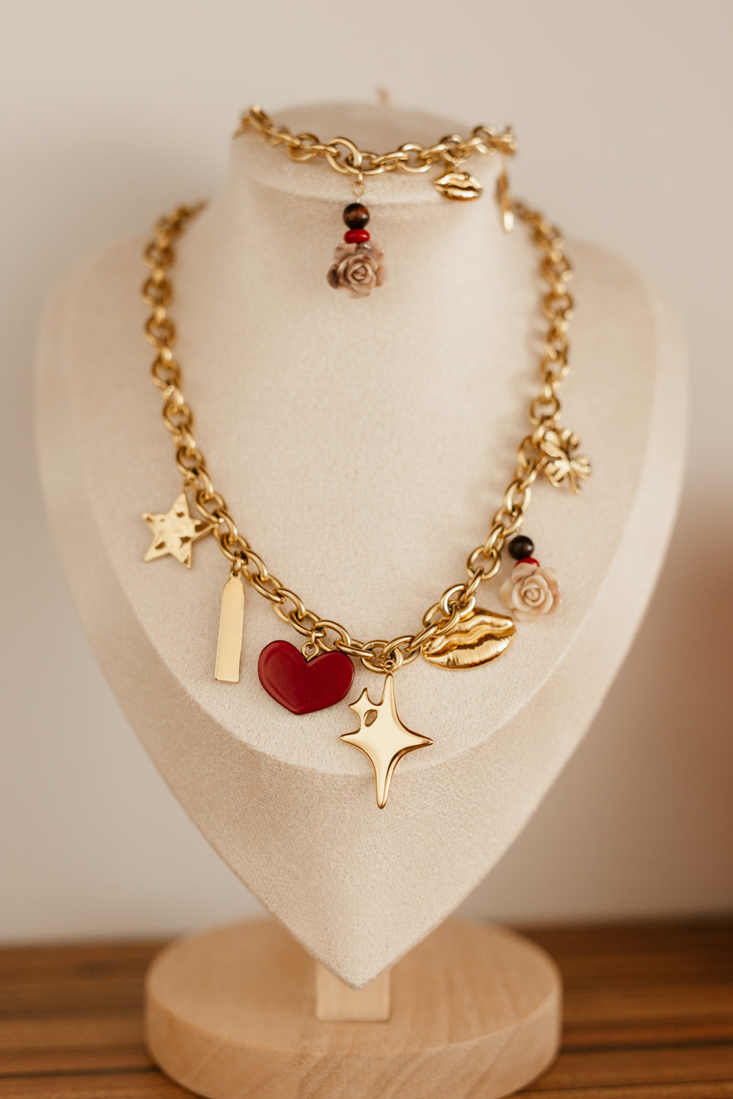 Charm halsketting rood/goud